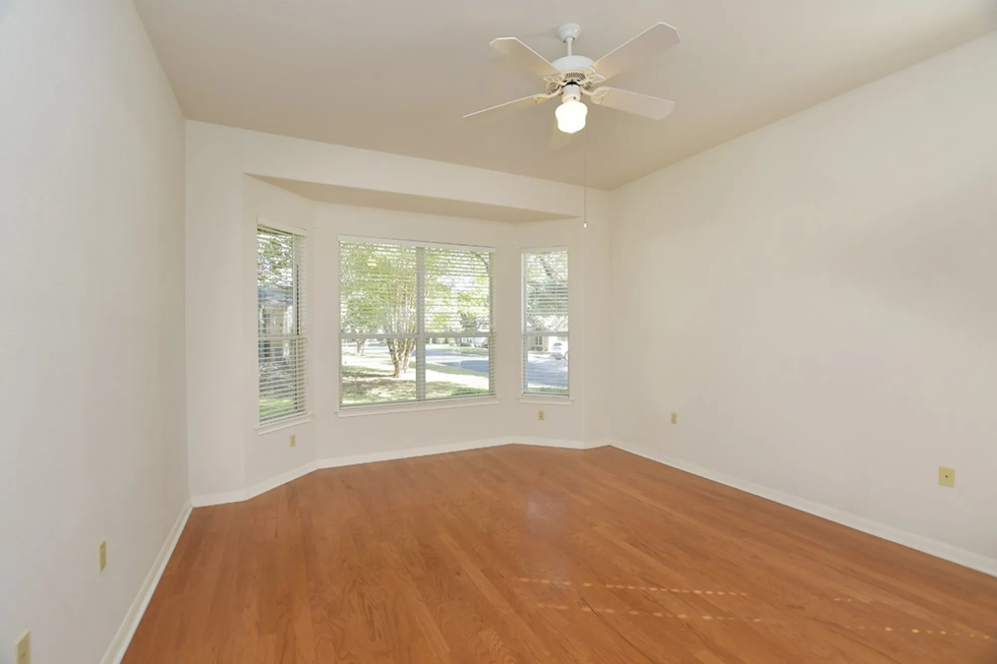 Property Slideshow image 19 of 30 | 108 high trail dr, Georgetown, TX, 78633