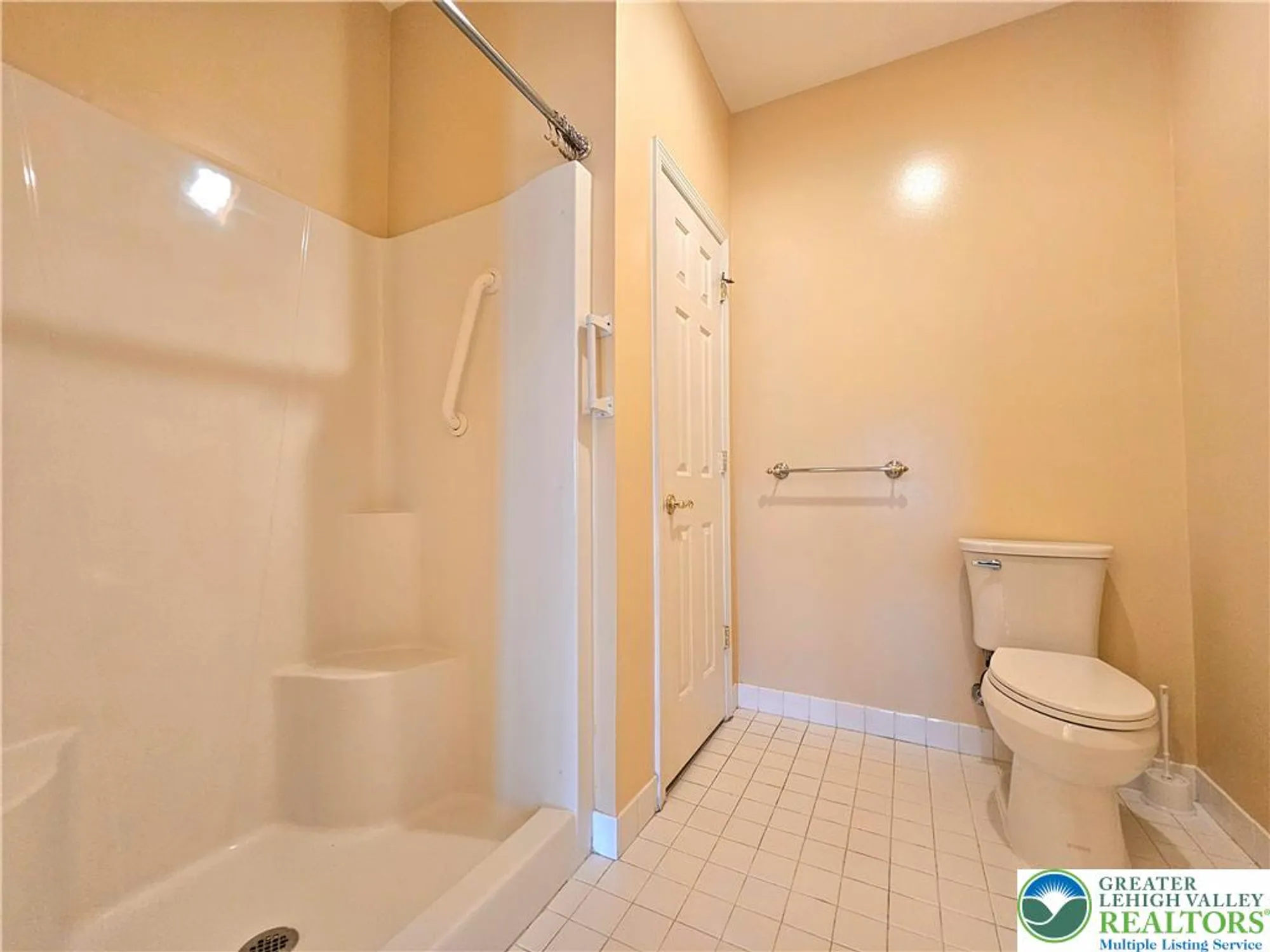 Property Slideshow image 16 of 37 | 5 canterbury ln, Palmer Twp, PA, 18045