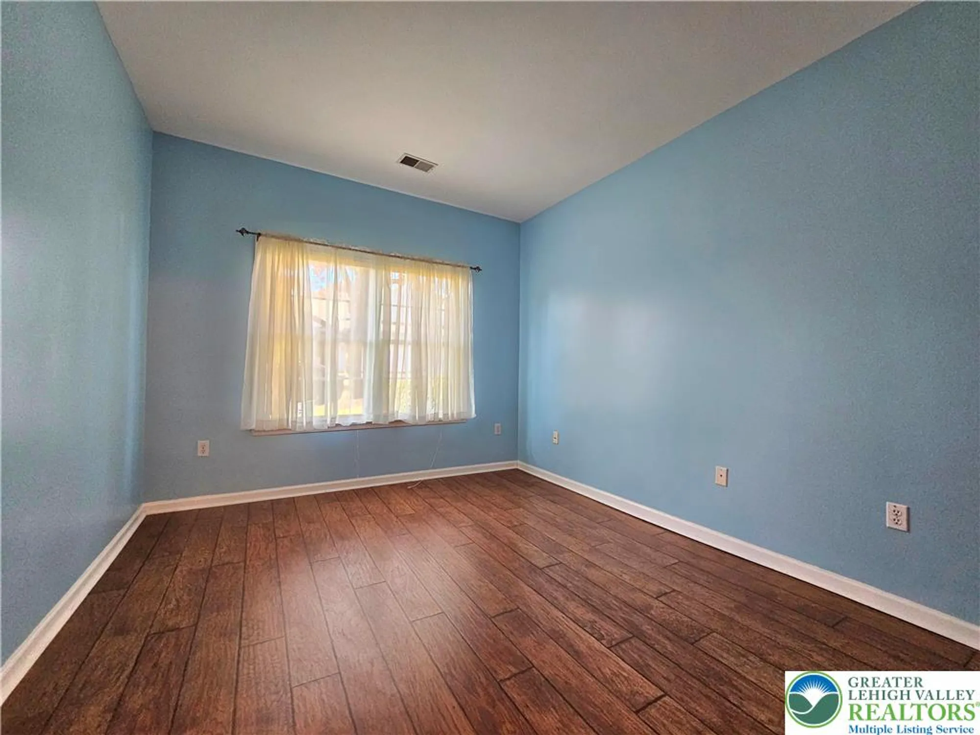 Property Slideshow image 18 of 37 | 5 canterbury ln, Palmer Twp, PA, 18045