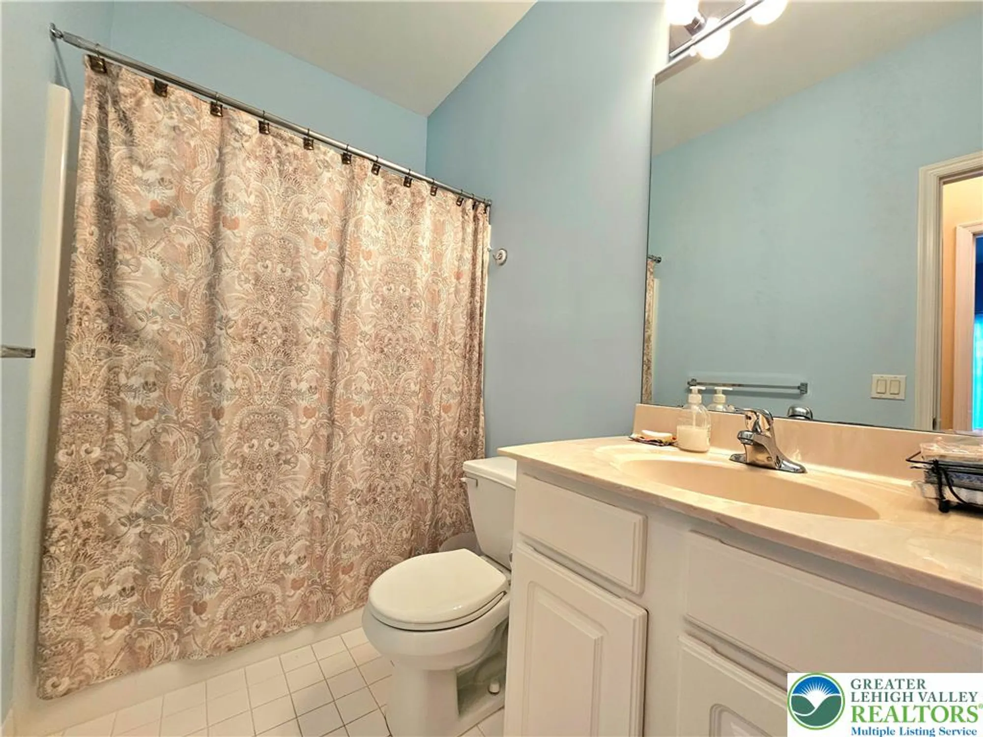 Property Slideshow image 19 of 37 | 5 canterbury ln, Palmer Twp, PA, 18045