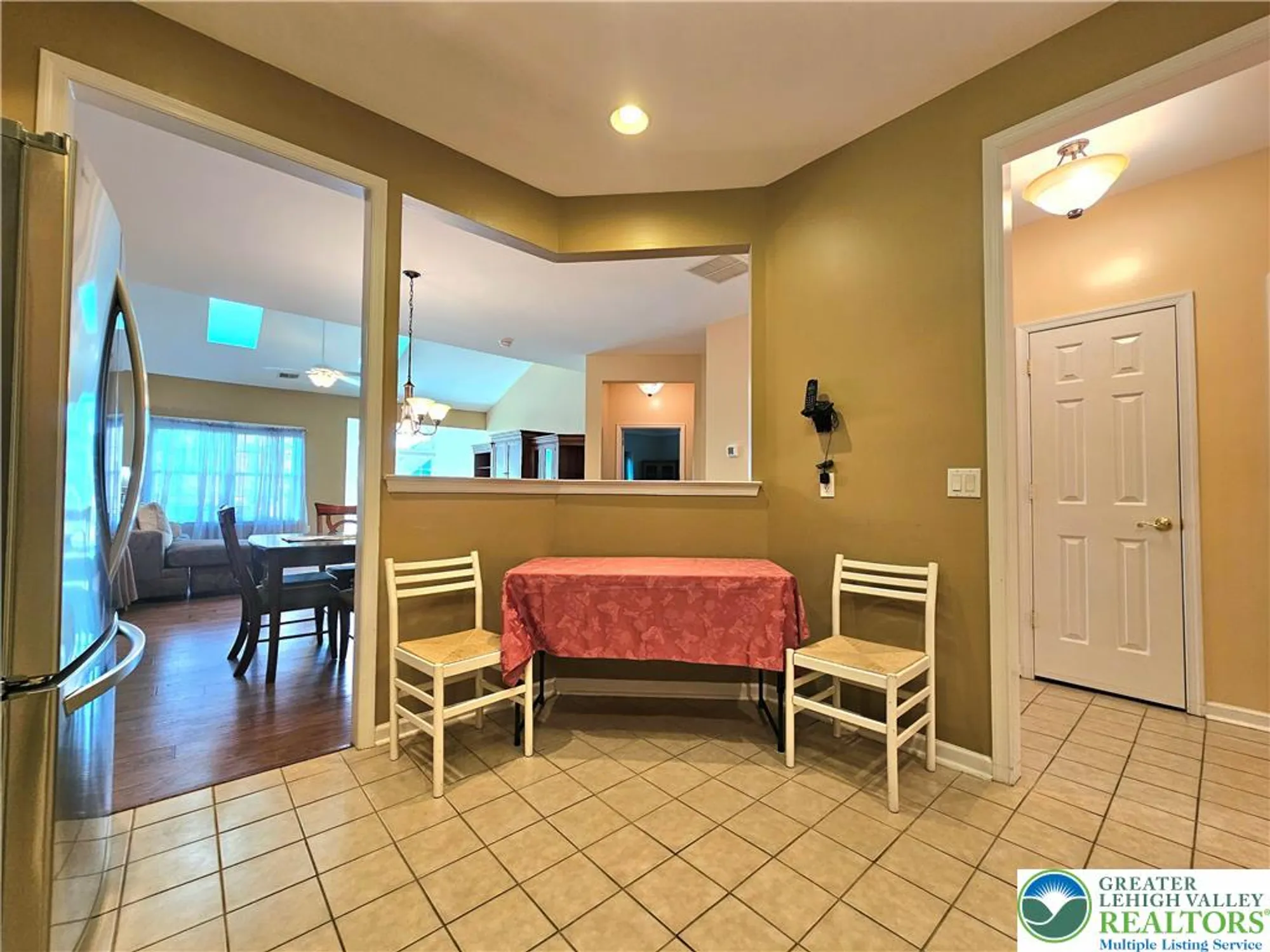 Property Slideshow image 10 of 37 | 5 canterbury ln, Palmer Twp, PA, 18045