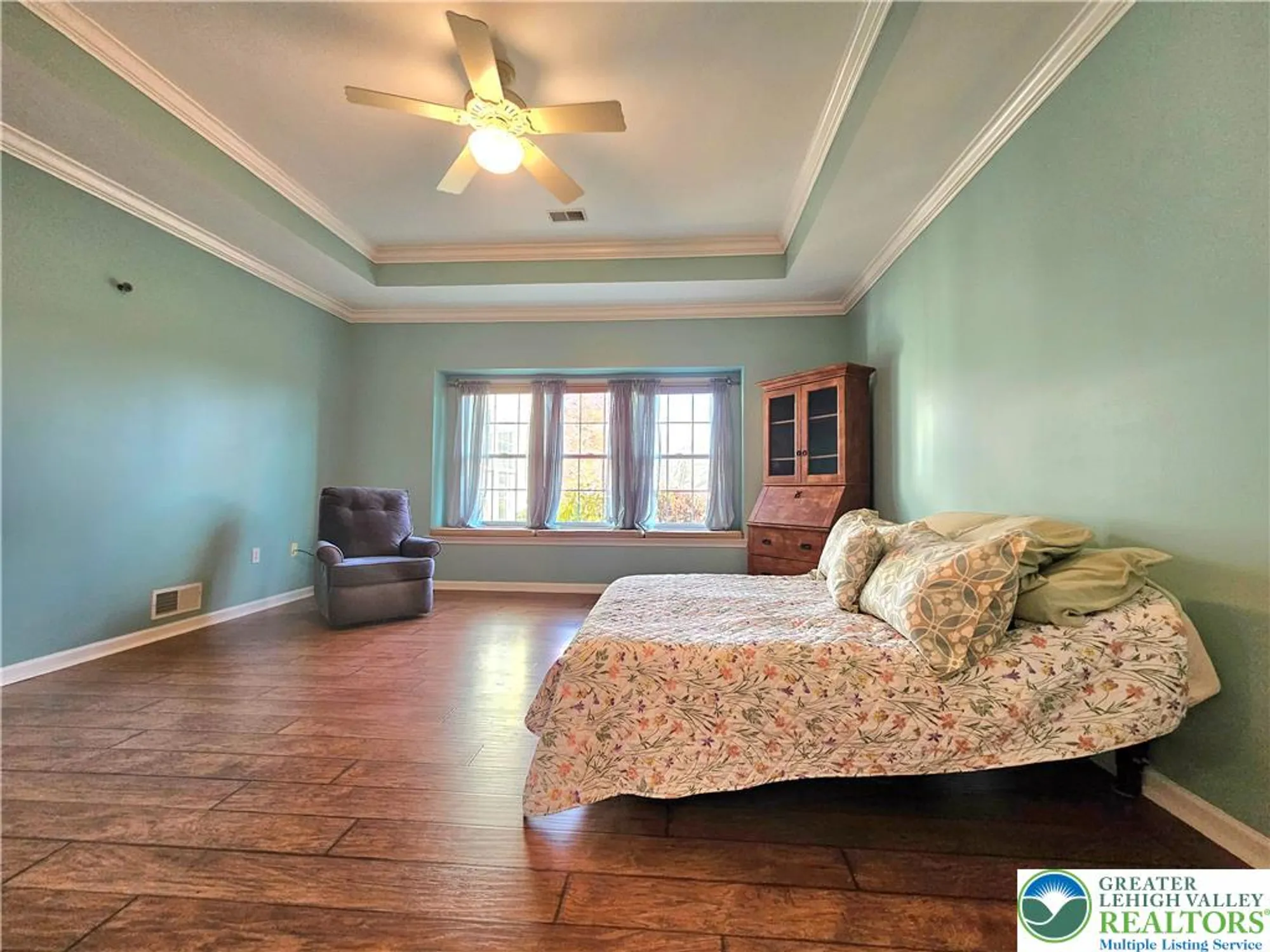 Property Slideshow image 13 of 37 | 5 canterbury ln, Palmer Twp, PA, 18045