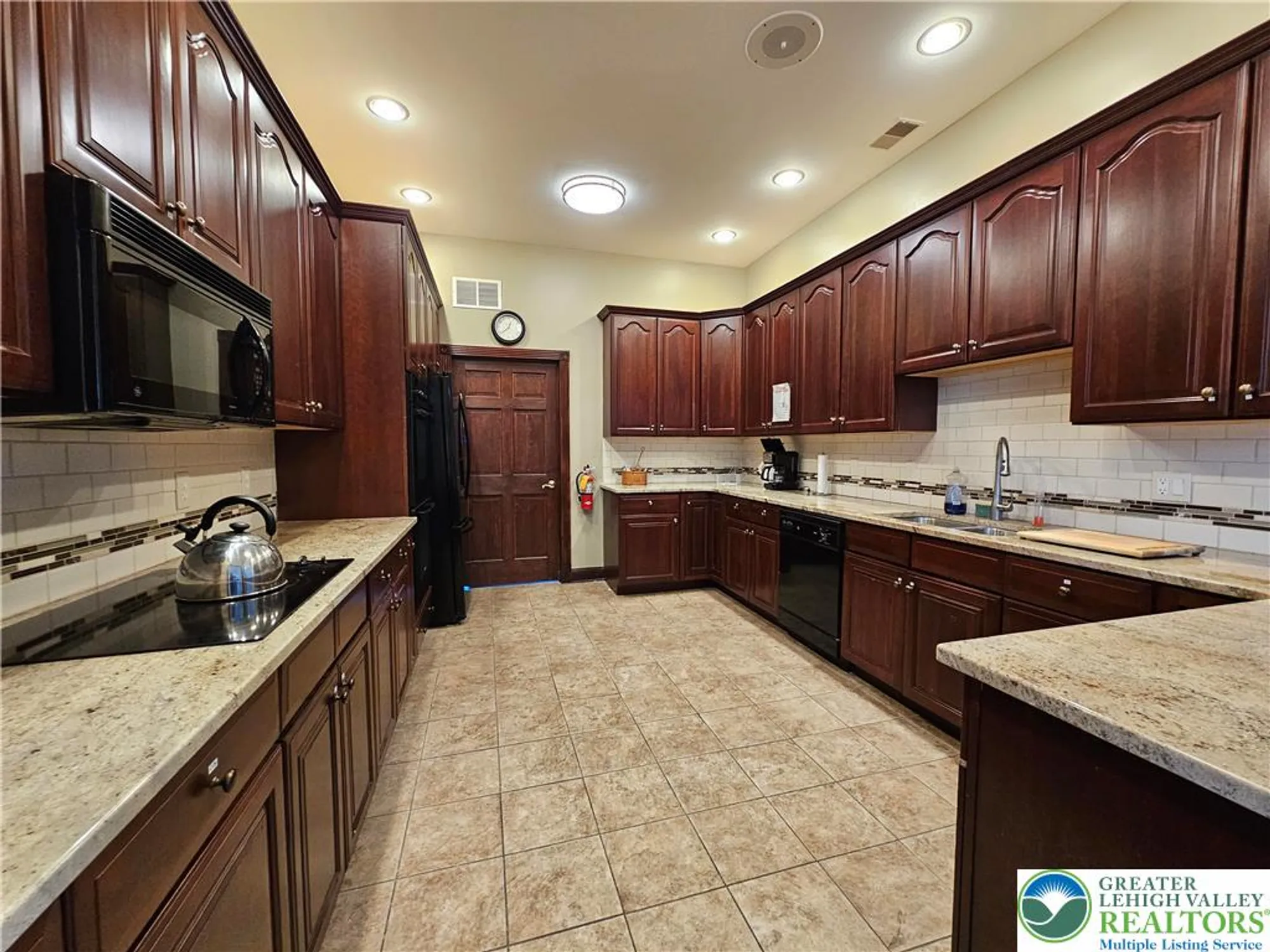 Property Slideshow image 28 of 37 | 5 canterbury ln, Palmer Twp, PA, 18045