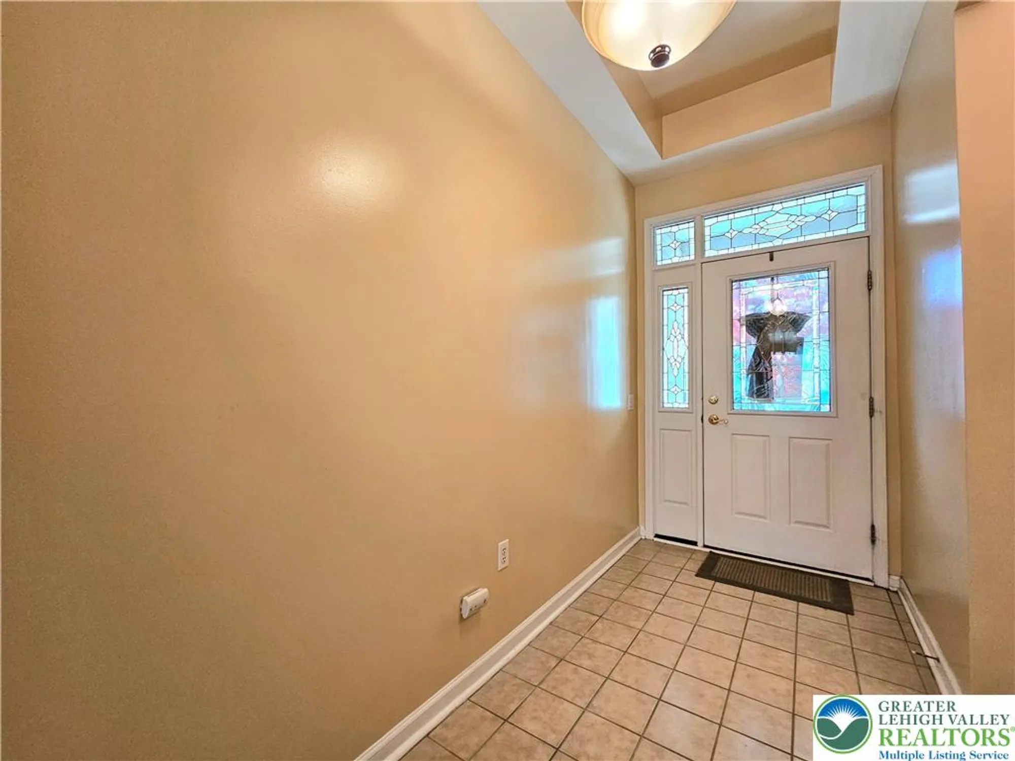 Property Slideshow image 3 of 37 | 5 canterbury ln, Palmer Twp, PA, 18045