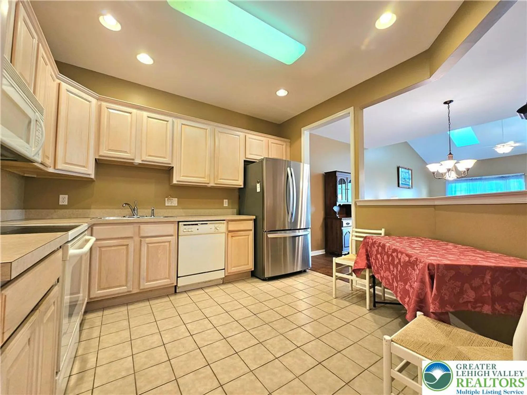 Property Slideshow image 9 of 37 | 5 canterbury ln, Palmer Twp, PA, 18045