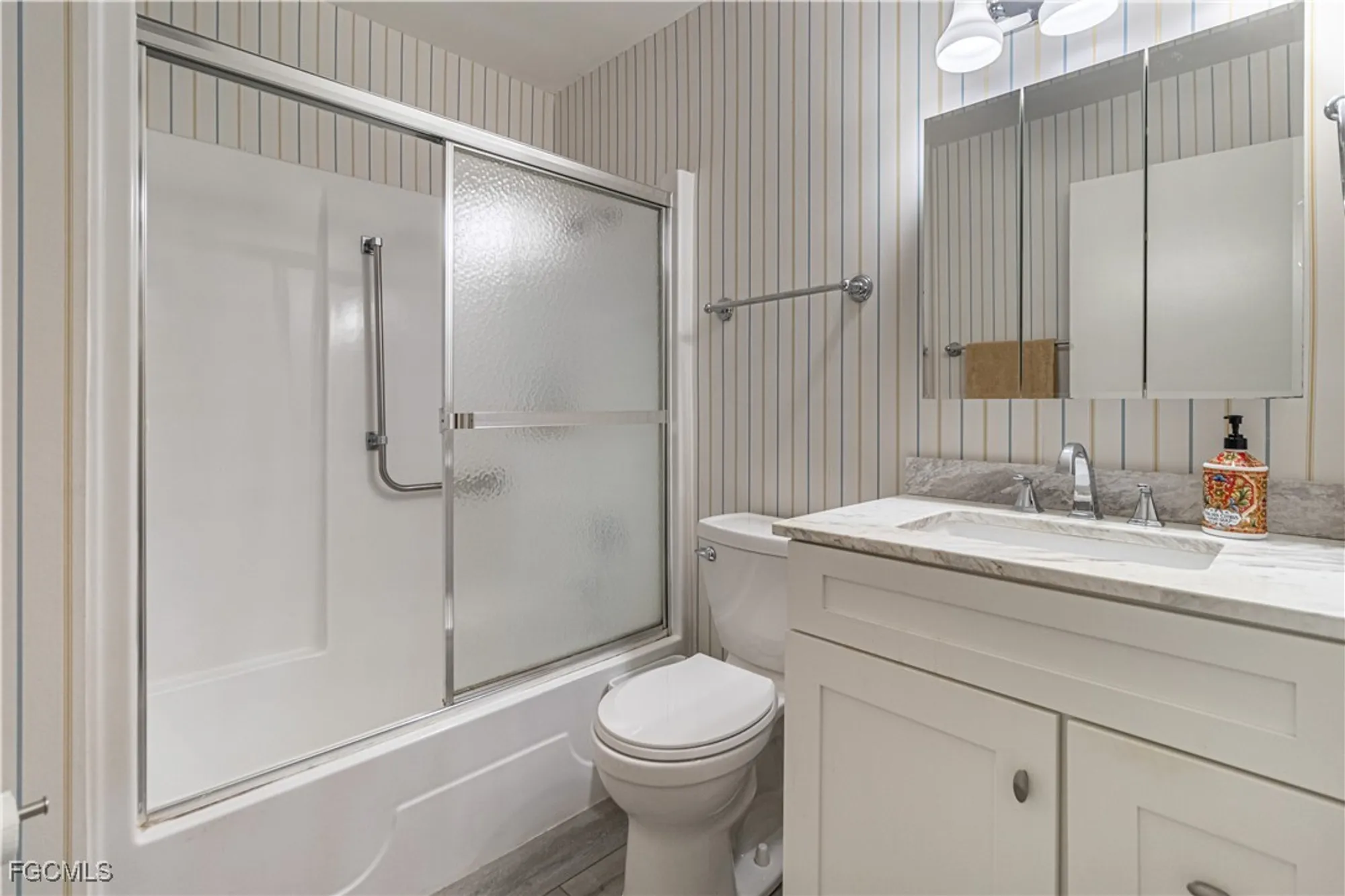 Property Slideshow image 10 of 28 | 1747 pebble beach dr 315, Fort Myers, FL, 33907