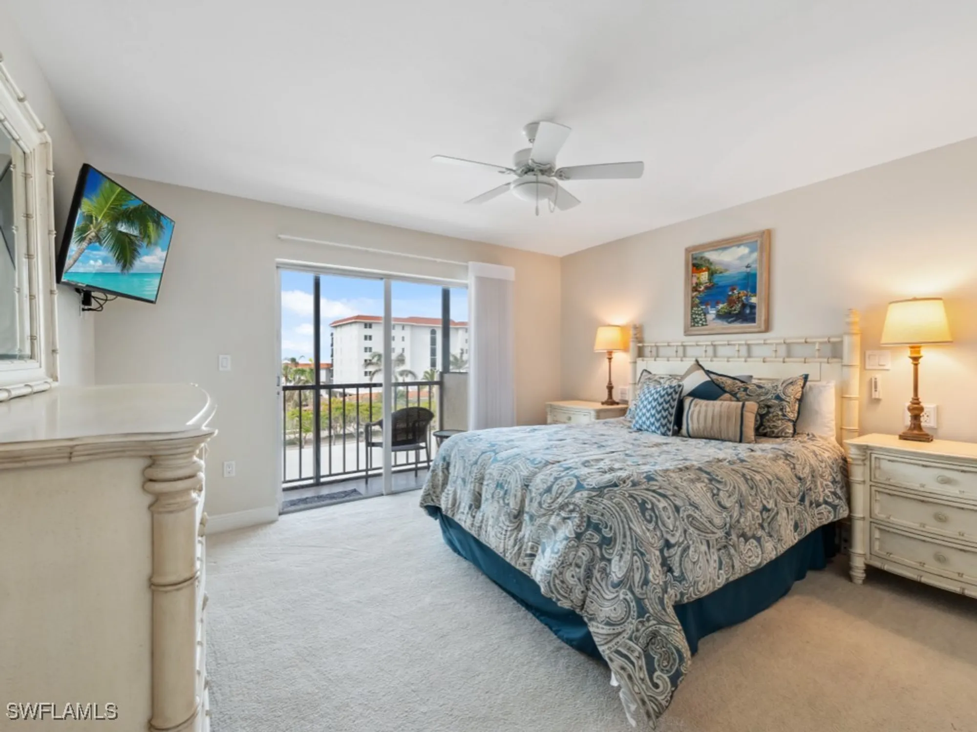 Property Slideshow image 14 of 29 | 3200 gulf shore blvd n apt 407, Naples, FL, 34103