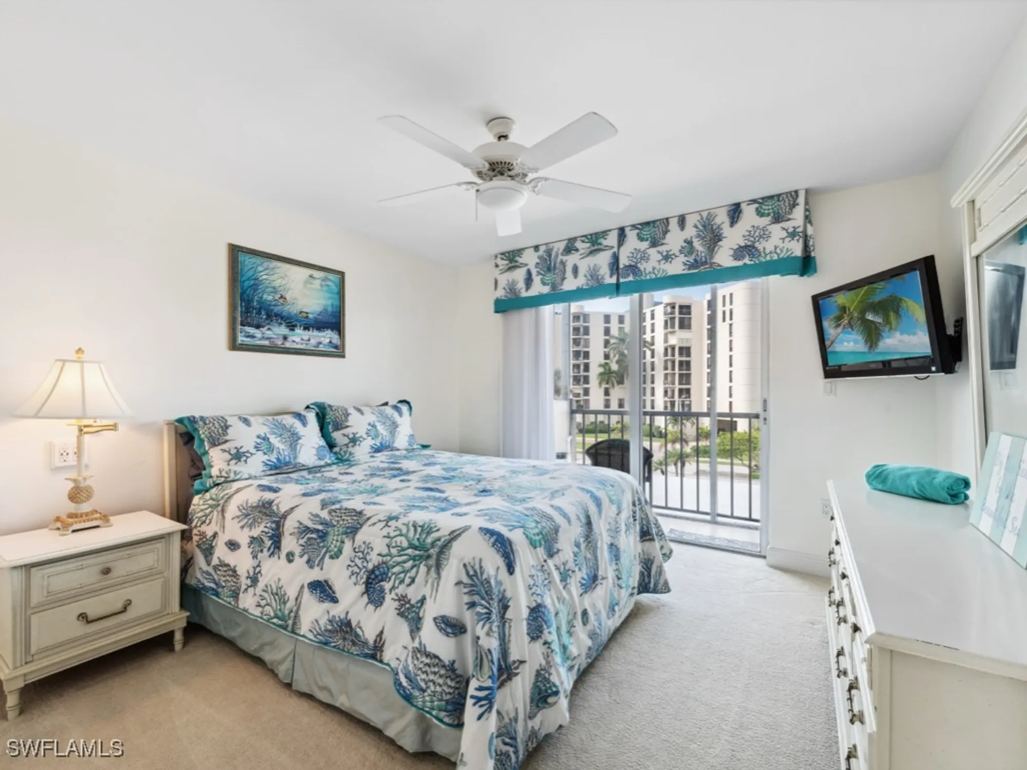 Property Slideshow image 16 of 29 | 3200 gulf shore blvd n apt 407, Naples, FL, 34103