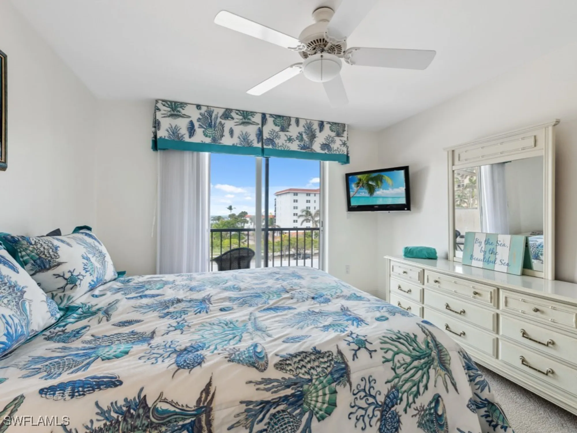 Property Slideshow image 17 of 29 | 3200 gulf shore blvd n apt 407, Naples, FL, 34103