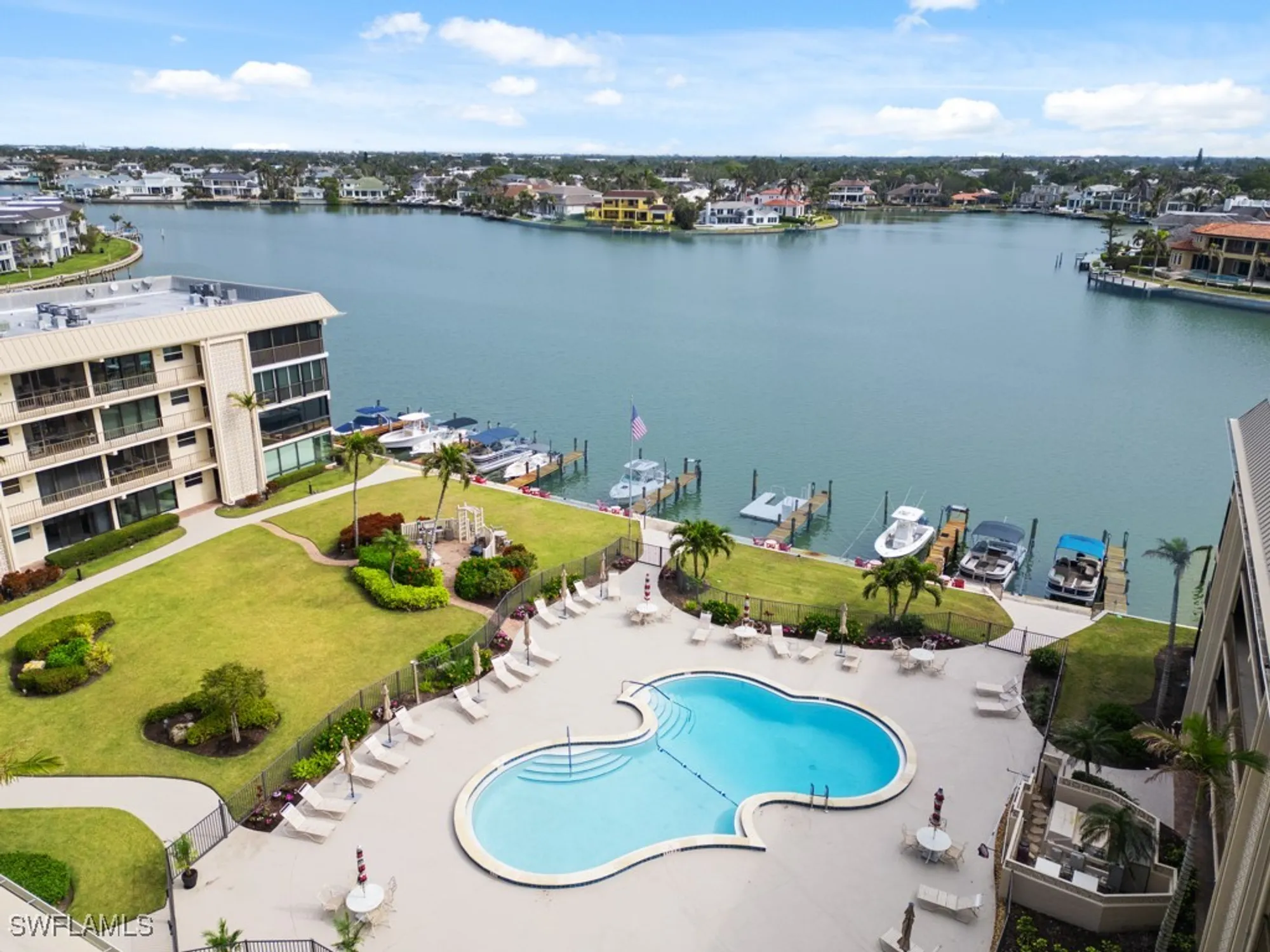 Property Slideshow image 28 of 29 | 3200 gulf shore blvd n apt 407, Naples, FL, 34103