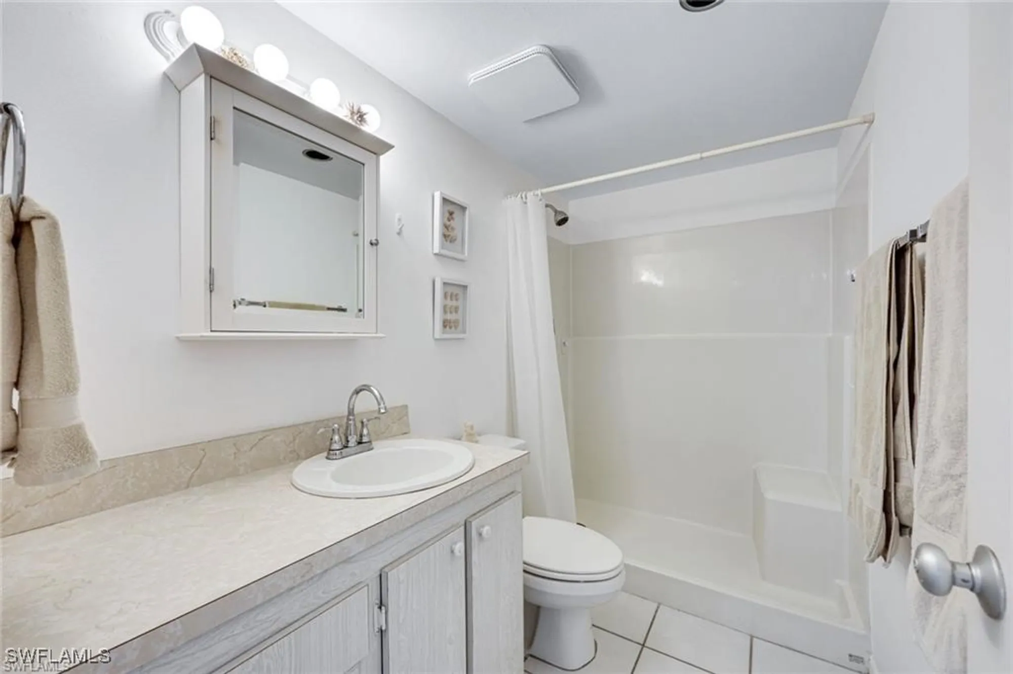 Property Slideshow image 18 of 31 | 2000 alamanda dr 206, Naples, FL, 34102