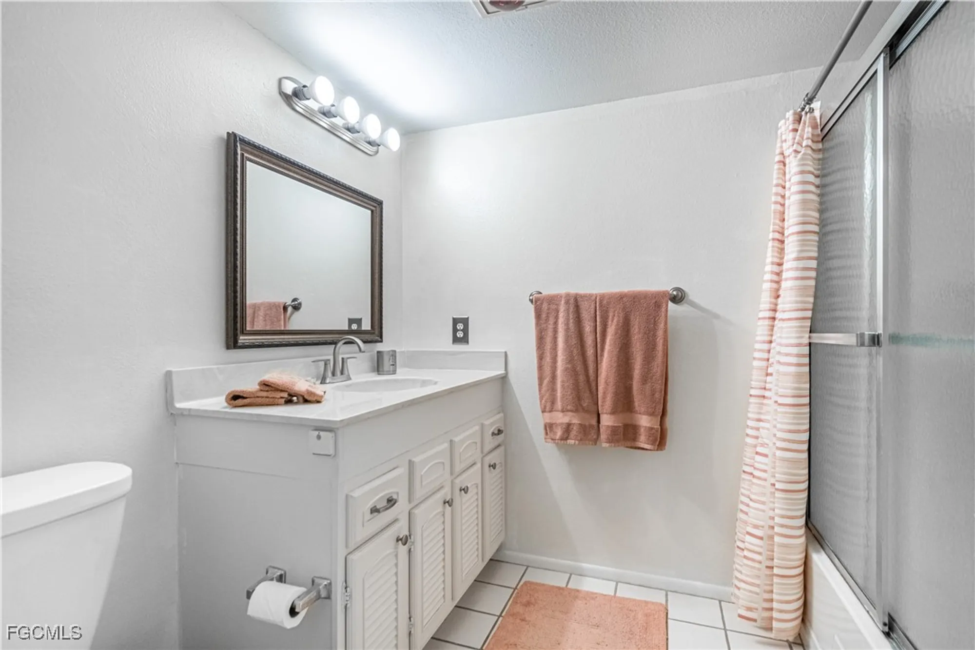 Property Slideshow image 10 of 35 | 1747 pebble beach dr 216, Fort Myers, FL, 33907