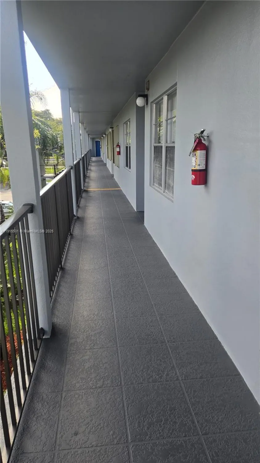 Property Slideshow image 13 of 22 | 12500 sw 5th ct 307m, Pembroke Pines, FL, 33027