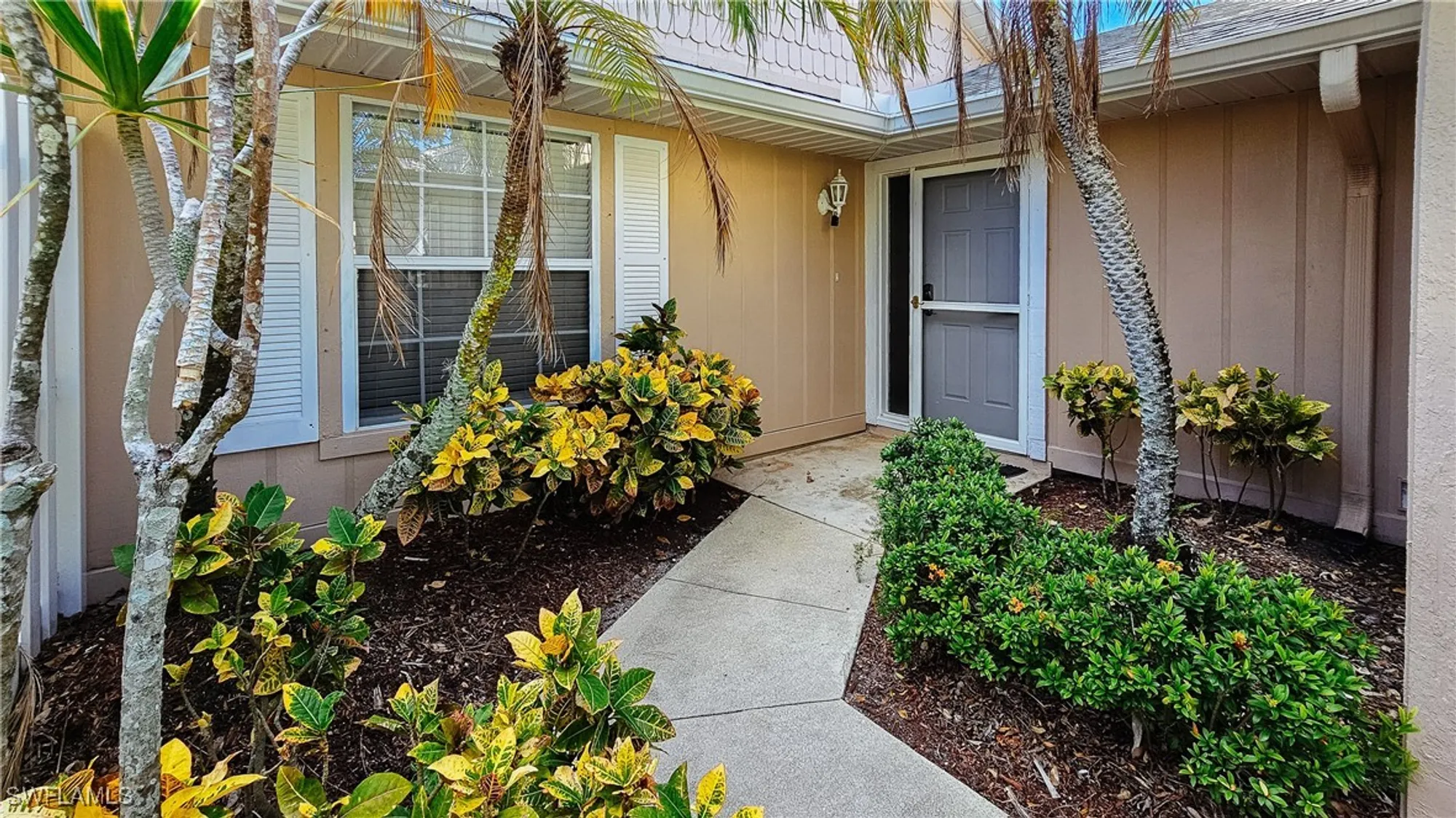 Property Slideshow image 4 of 50 | 14805 crooked pond ct, Fort Myers, FL, 33908