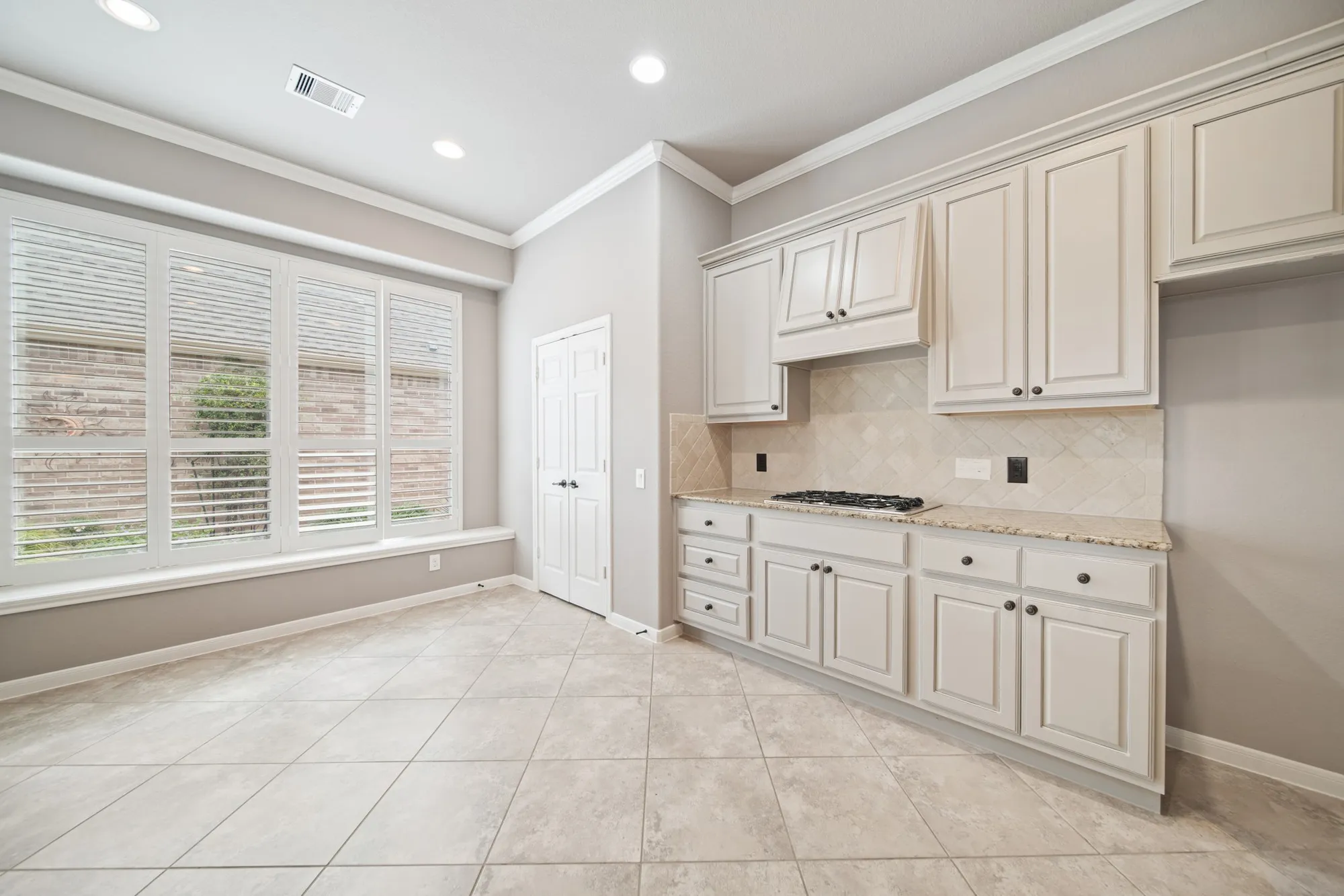 Property Slideshow image 15 of 33 | 2417 e tuschman, Pearland, TX, 77581