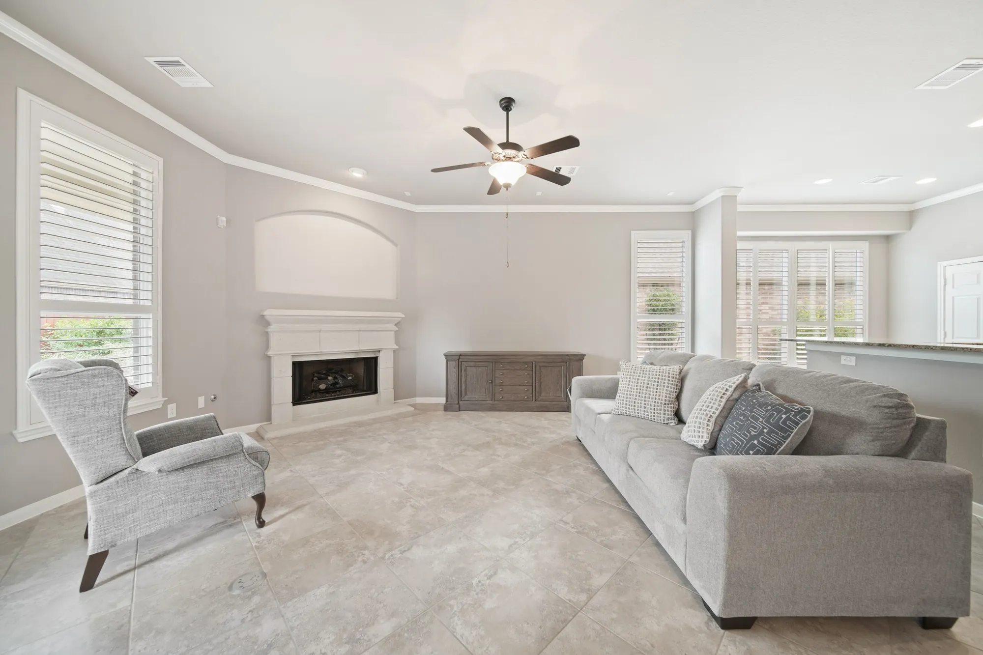 Property Slideshow image 10 of 33 | 2417 e tuschman, Pearland, TX, 77581