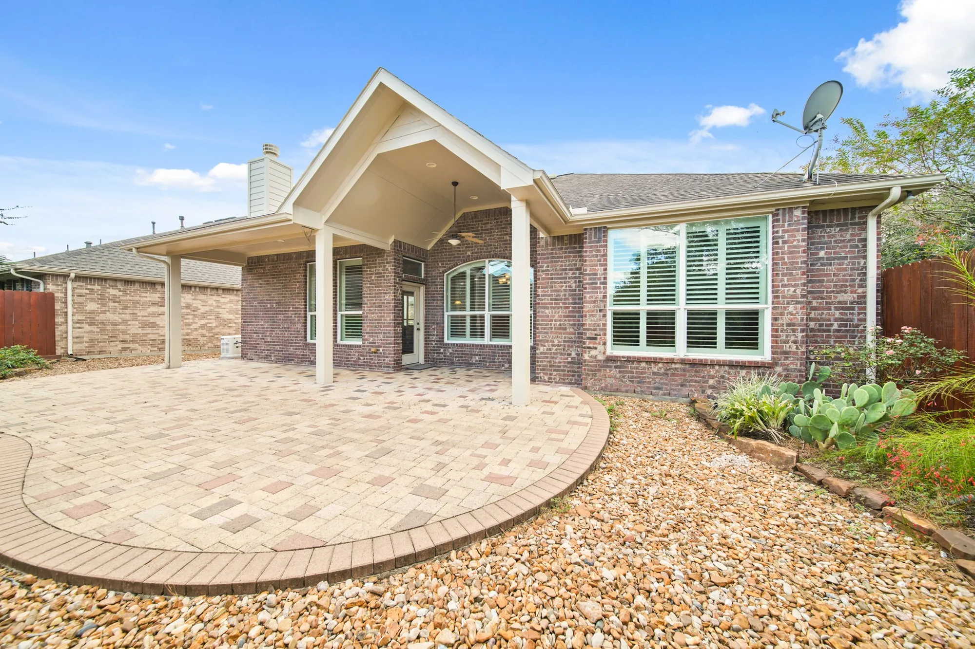 Property Slideshow image 29 of 33 | 2417 e tuschman, Pearland, TX, 77581