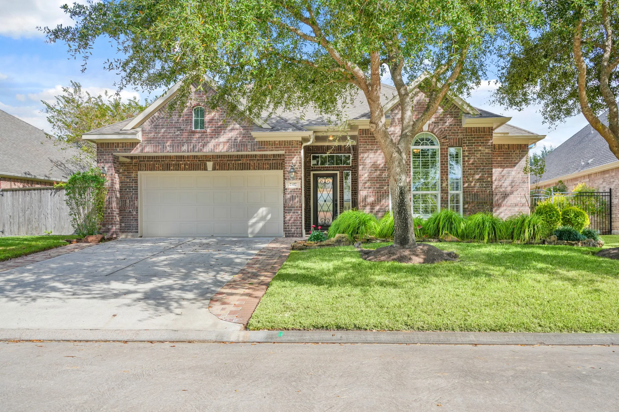 Property Slideshow image 2 of 33 | 2417 e tuschman, Pearland, TX, 77581