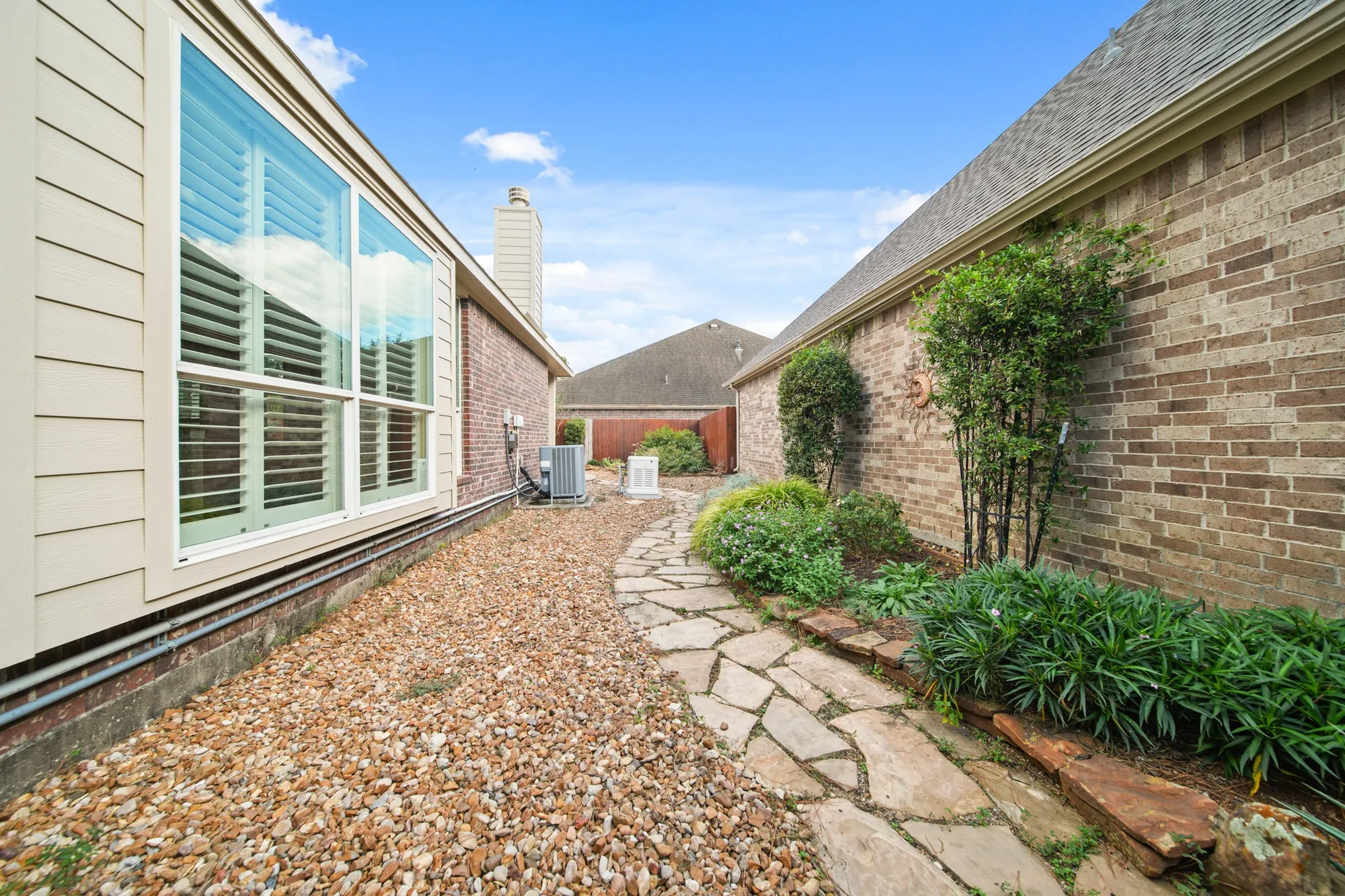 Property Slideshow image 31 of 33 | 2417 e tuschman, Pearland, TX, 77581