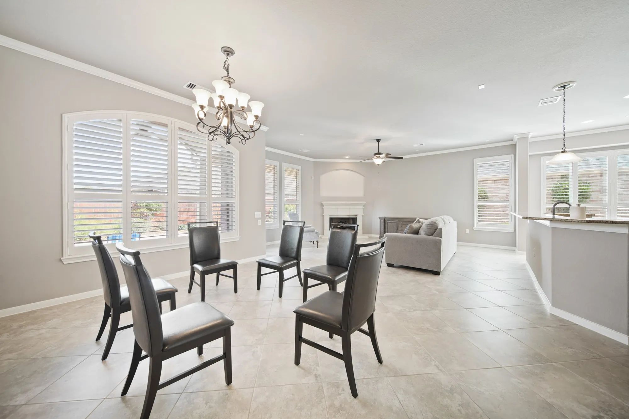 Property Slideshow image 9 of 33 | 2417 e tuschman, Pearland, TX, 77581