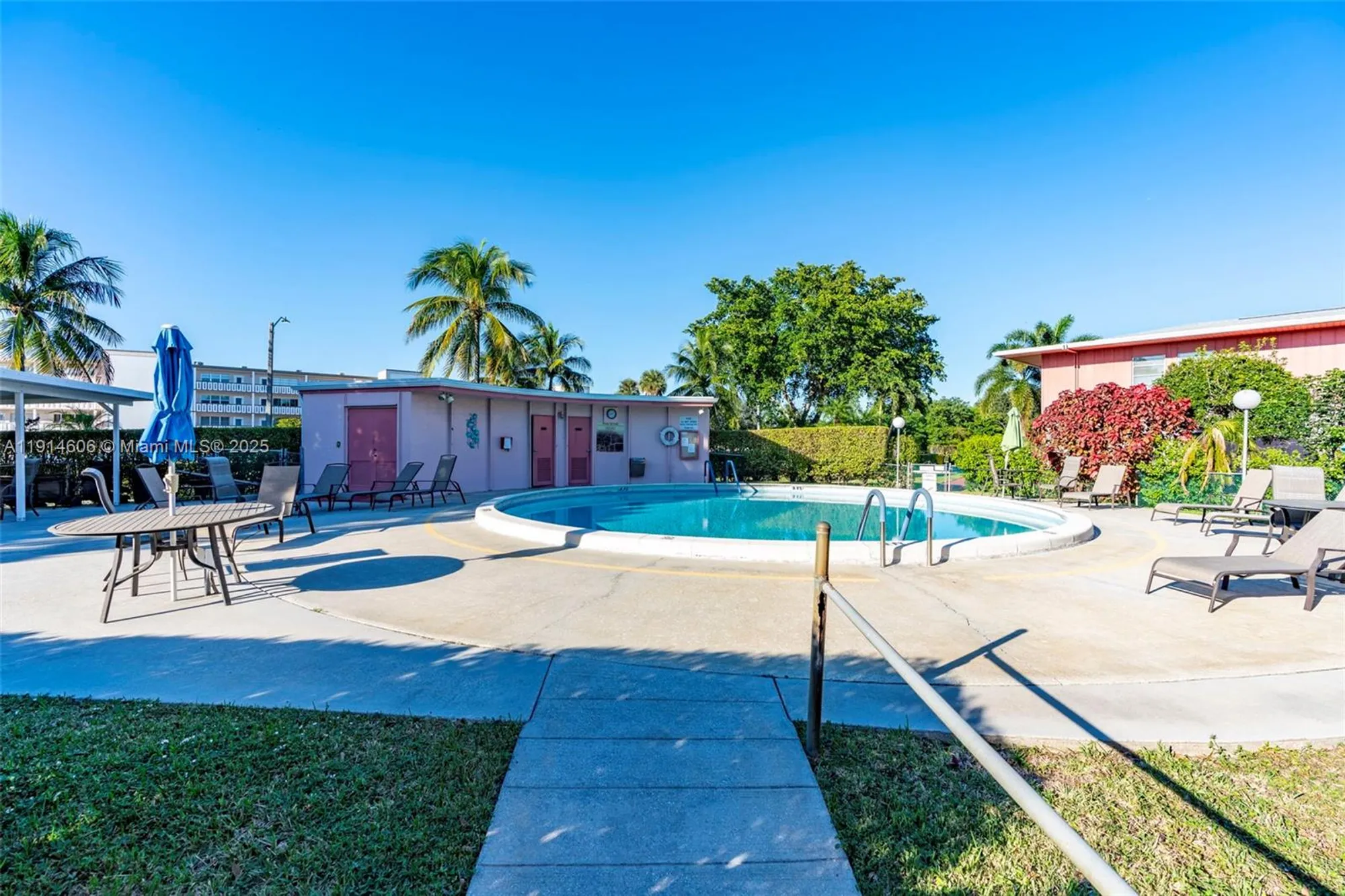 Property Slideshow image 14 of 53 | 18 golfs edge d, West Palm Beach, FL, 33417