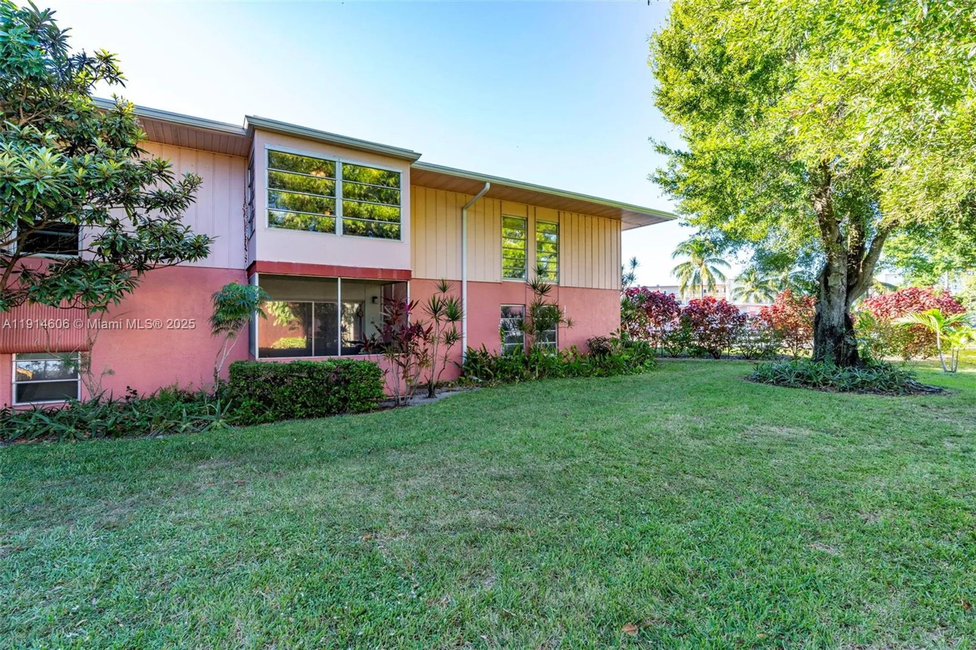 Property Slideshow image 13 of 53 | 18 golfs edge d, West Palm Beach, FL, 33417