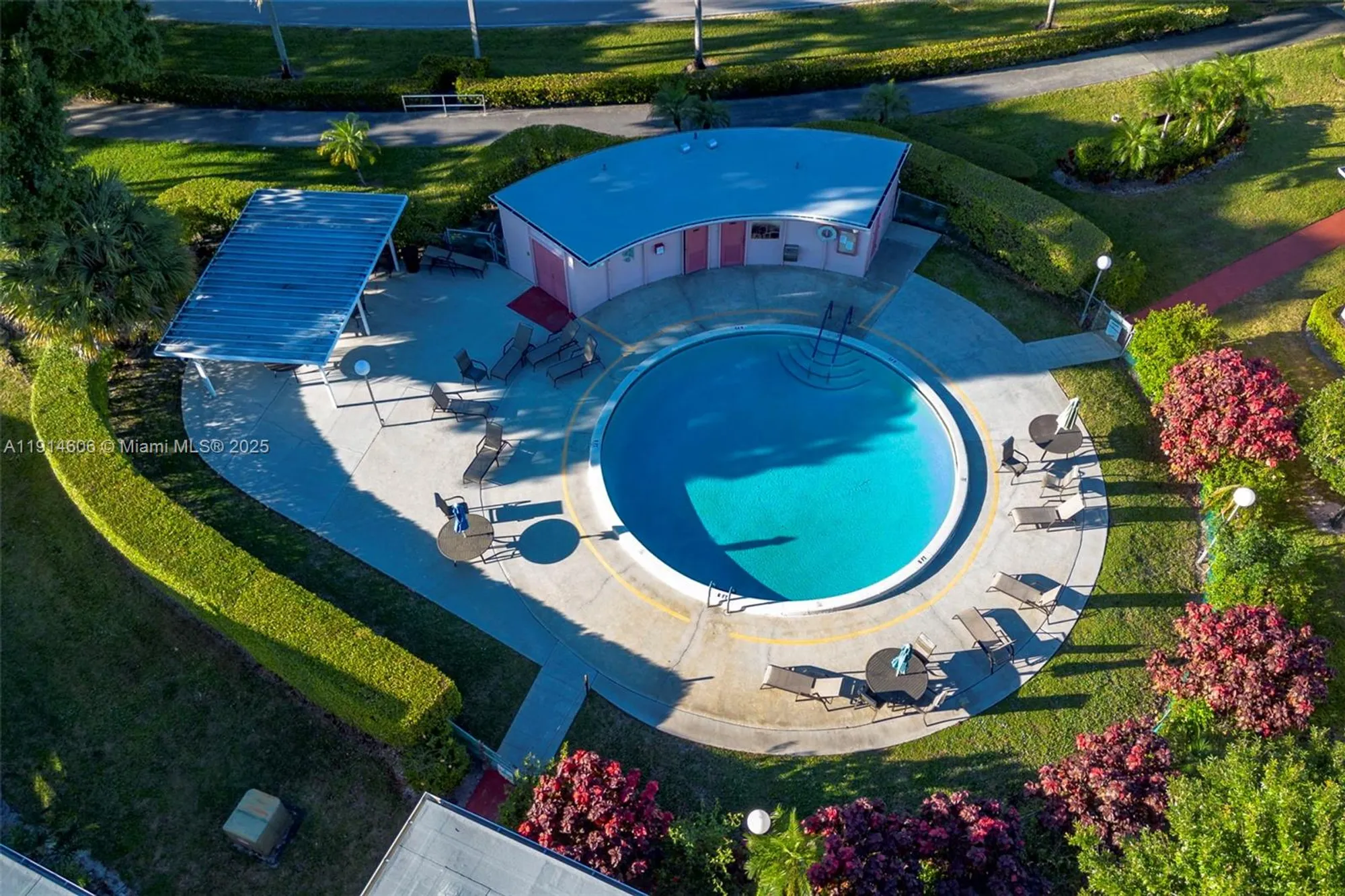 Property Slideshow image 24 of 53 | 18 golfs edge d, West Palm Beach, FL, 33417