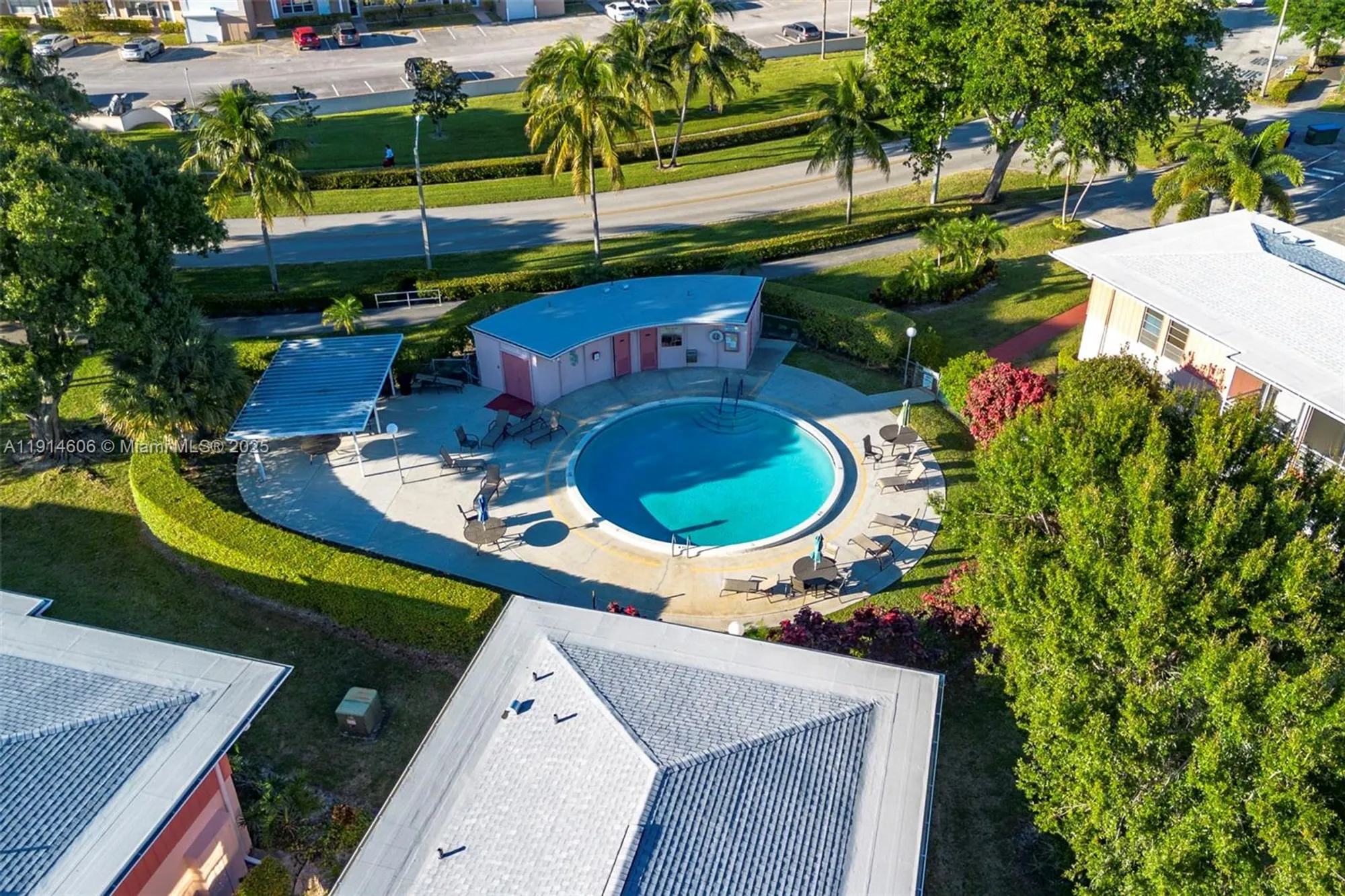 Property Slideshow image 25 of 53 | 18 golfs edge d, West Palm Beach, FL, 33417