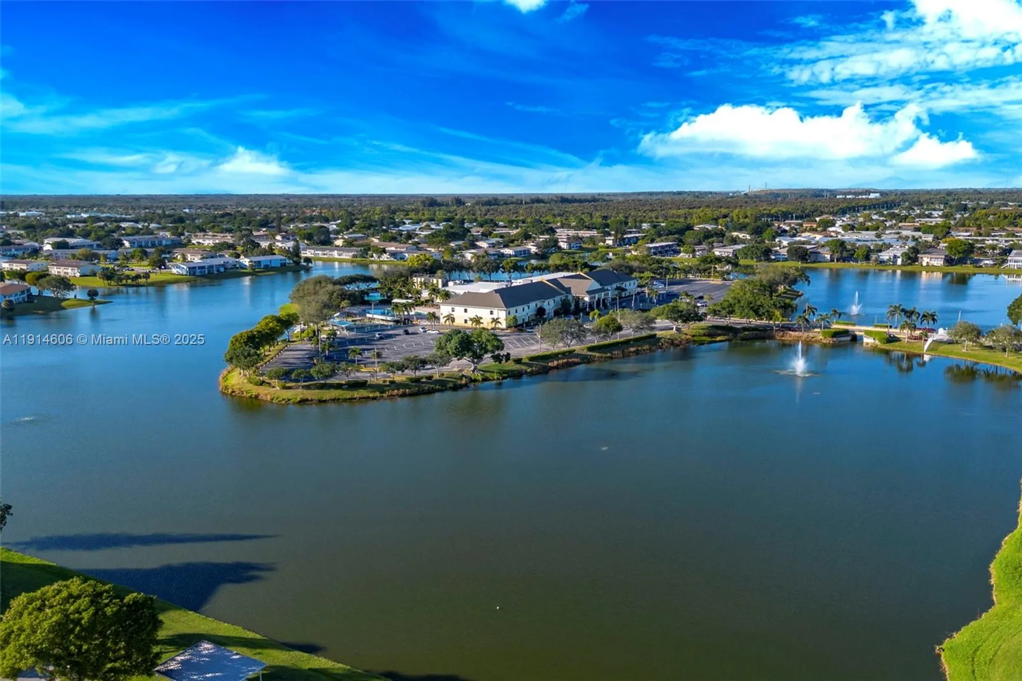 Property Slideshow image 26 of 53 | 18 golfs edge d, West Palm Beach, FL, 33417