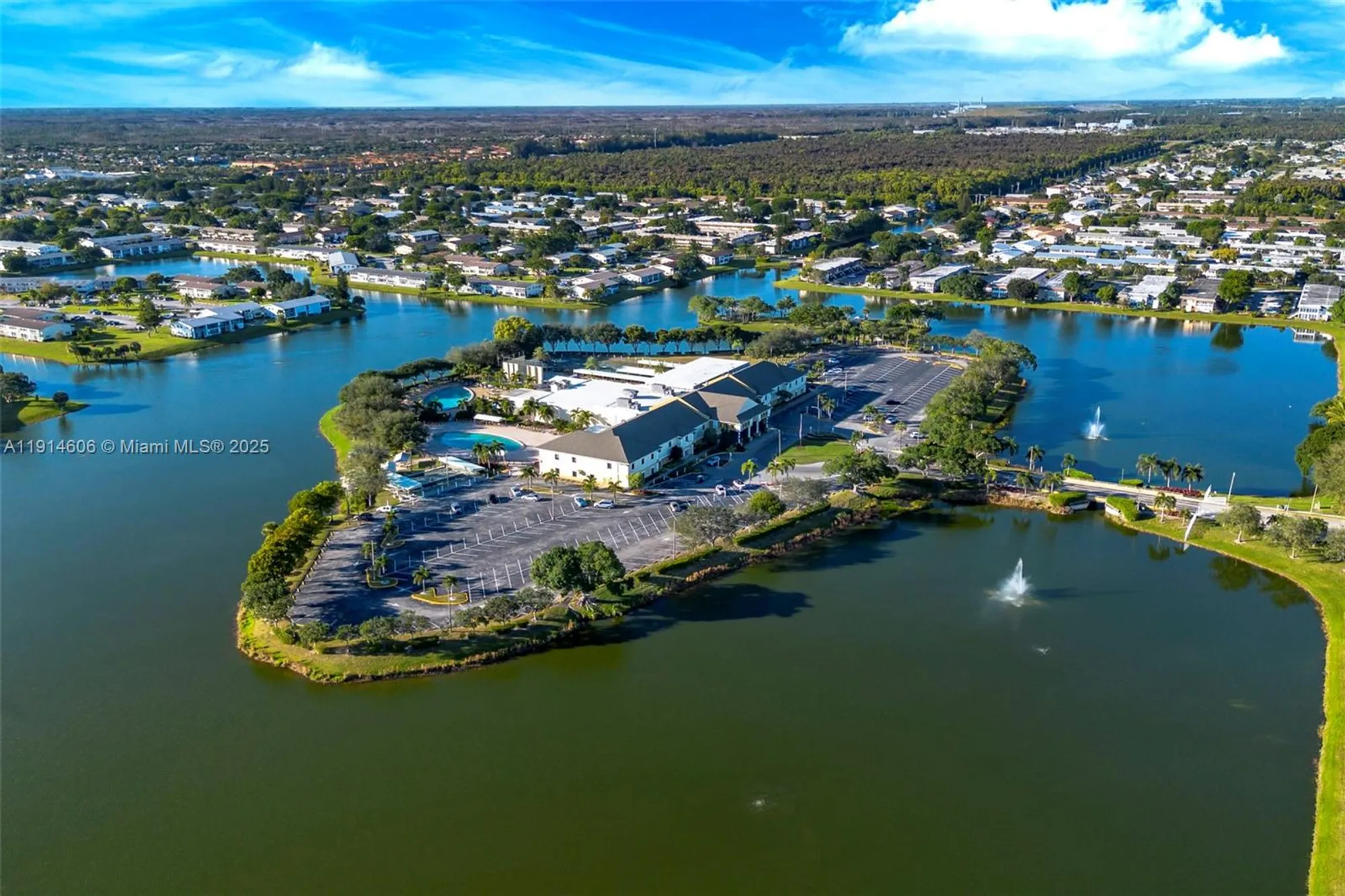 Property Slideshow image 27 of 53 | 18 golfs edge d, West Palm Beach, FL, 33417