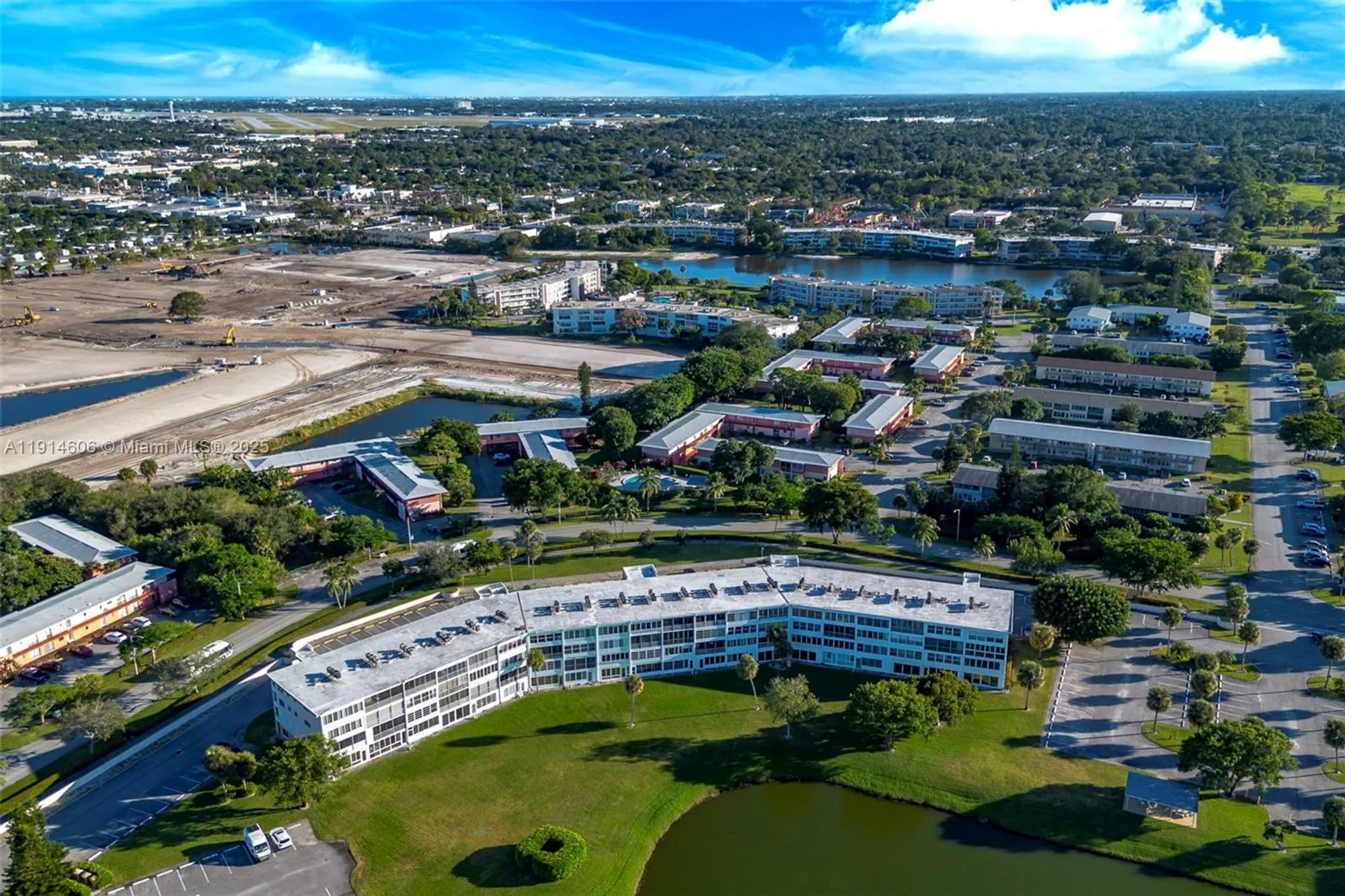 Property Slideshow image 28 of 53 | 18 golfs edge d, West Palm Beach, FL, 33417