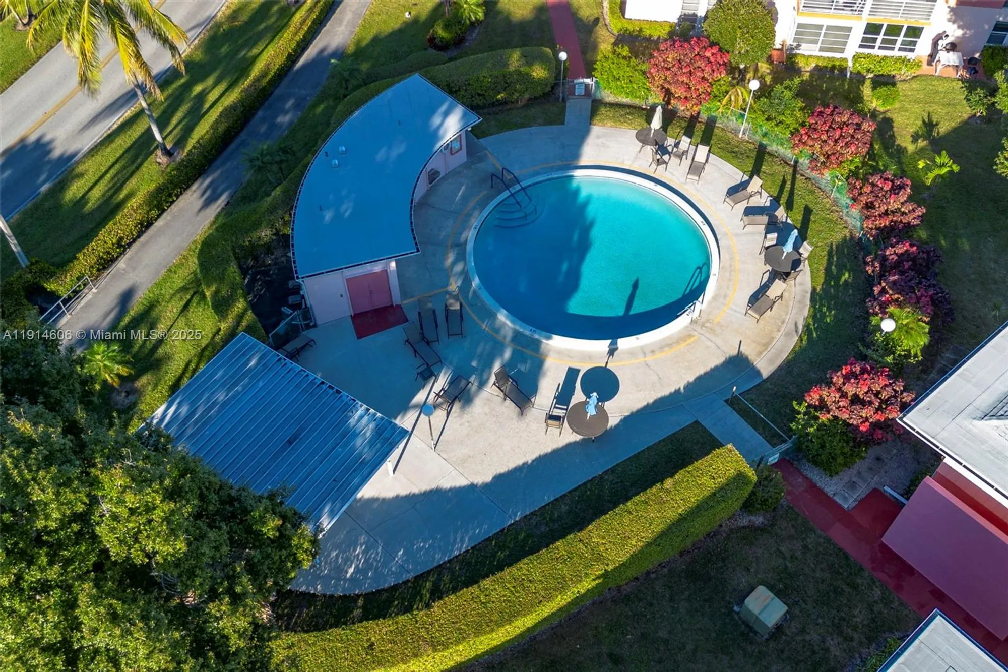 Property Slideshow image 23 of 53 | 18 golfs edge d, West Palm Beach, FL, 33417