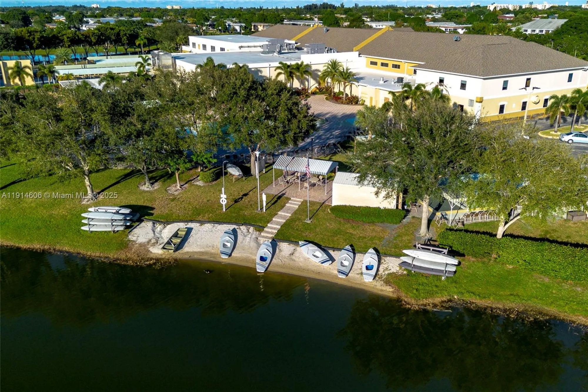 Property Slideshow image 35 of 53 | 18 golfs edge d, West Palm Beach, FL, 33417