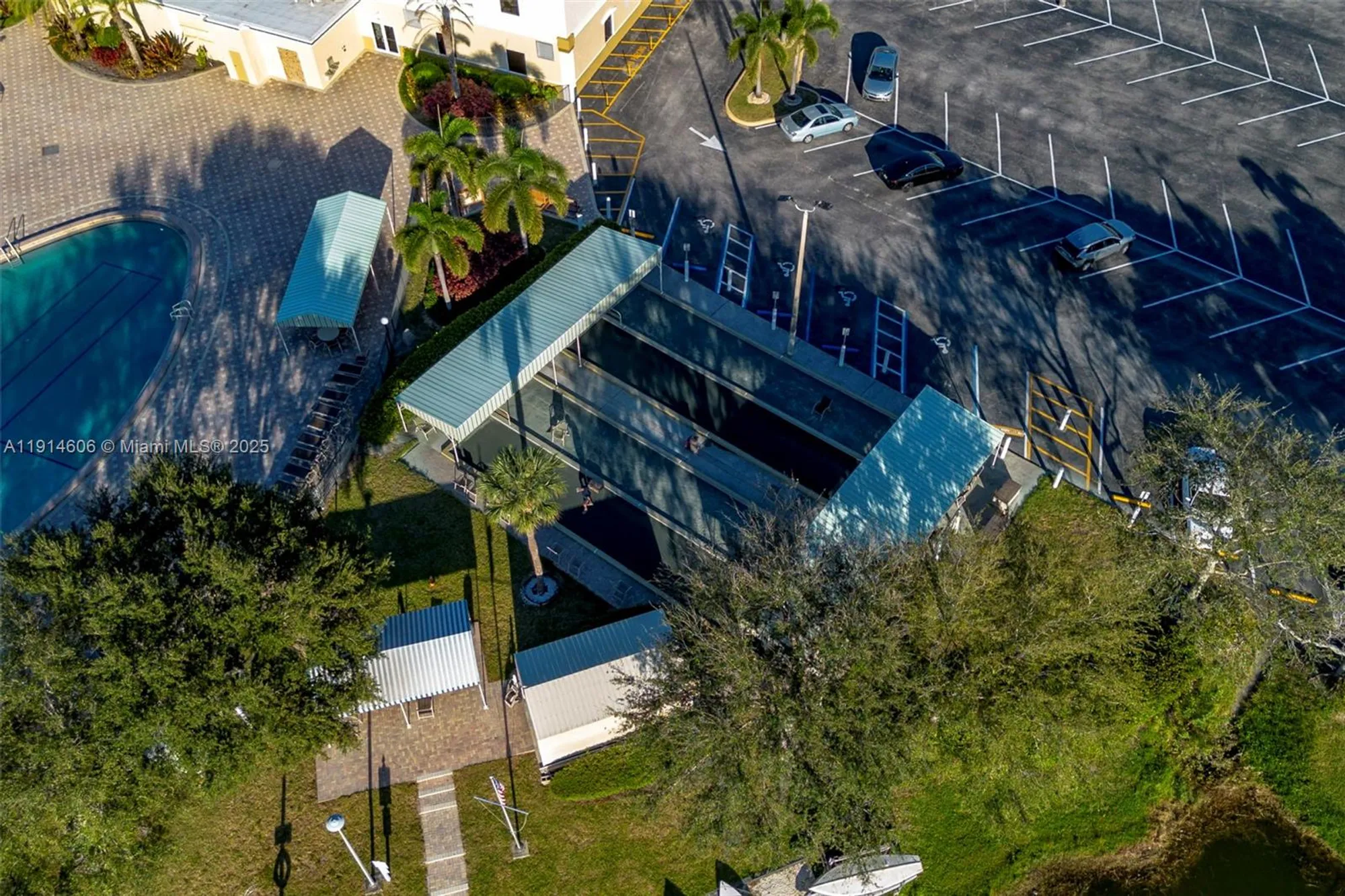 Property Slideshow image 36 of 53 | 18 golfs edge d, West Palm Beach, FL, 33417