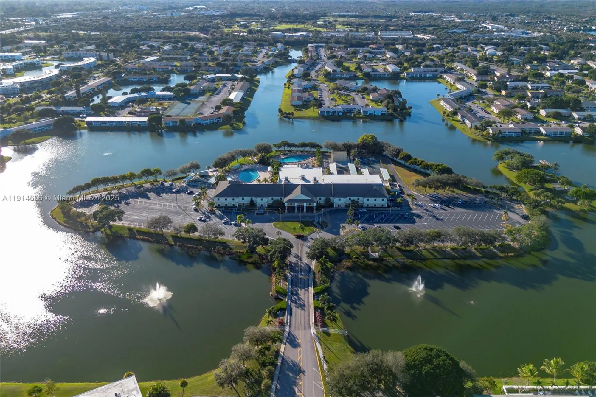 Property Slideshow image 30 of 53 | 18 golfs edge d, West Palm Beach, FL, 33417