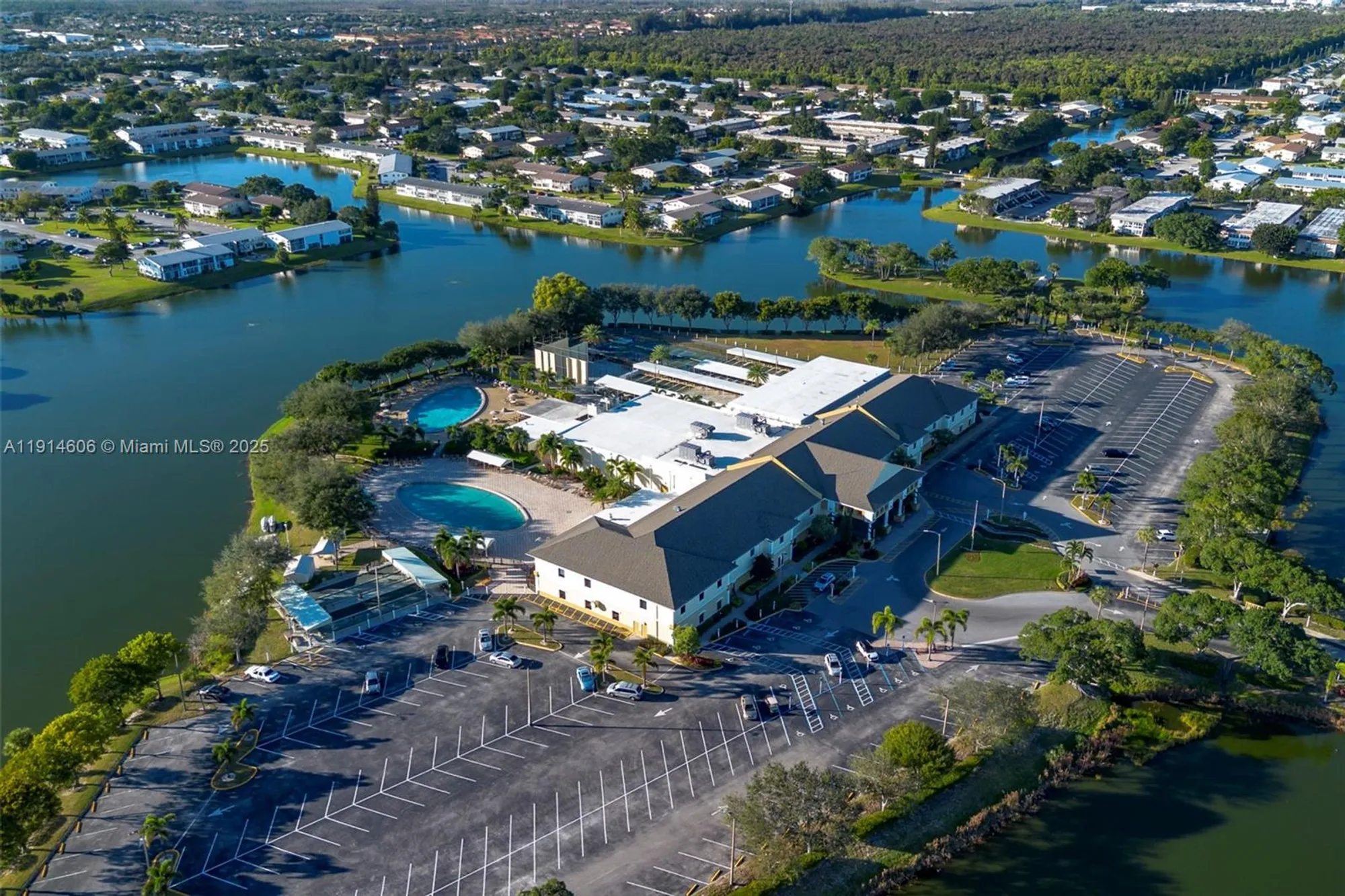 Property Slideshow image 31 of 53 | 18 golfs edge d, West Palm Beach, FL, 33417