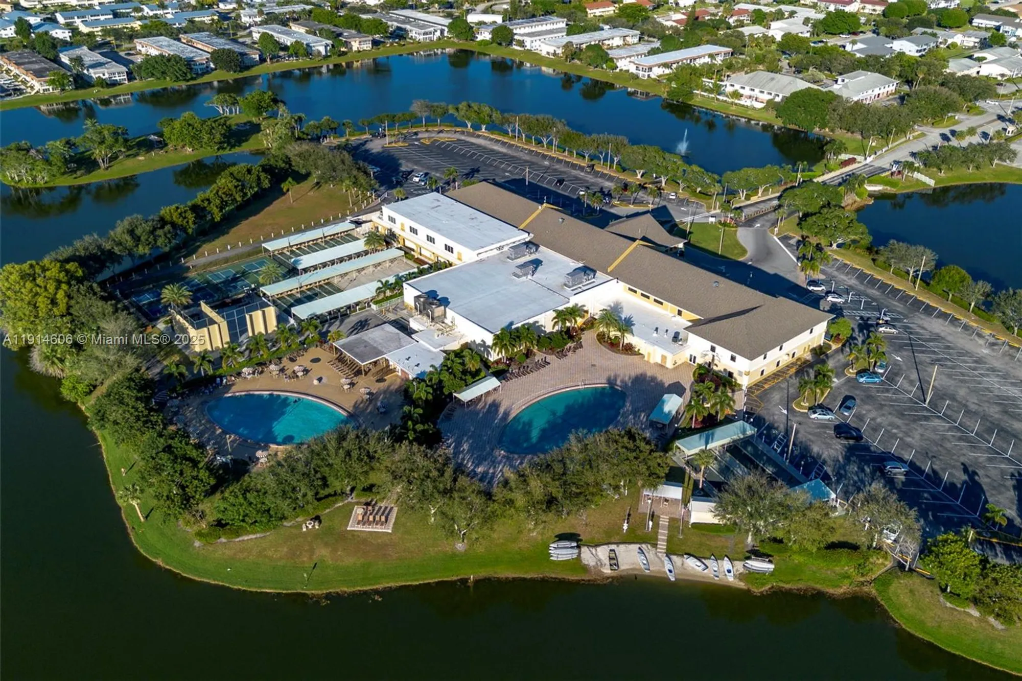 Property Slideshow image 32 of 53 | 18 golfs edge d, West Palm Beach, FL, 33417