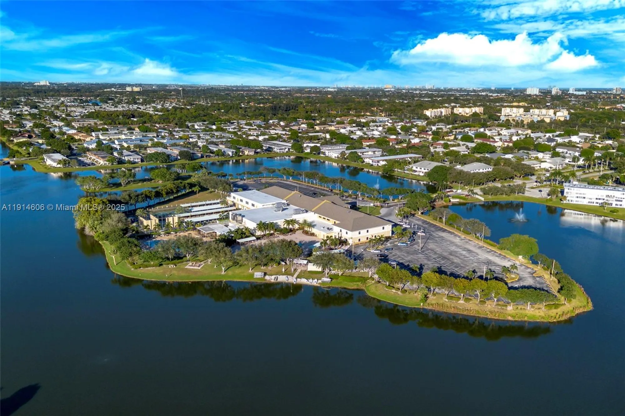 Property Slideshow image 33 of 53 | 18 golfs edge d, West Palm Beach, FL, 33417