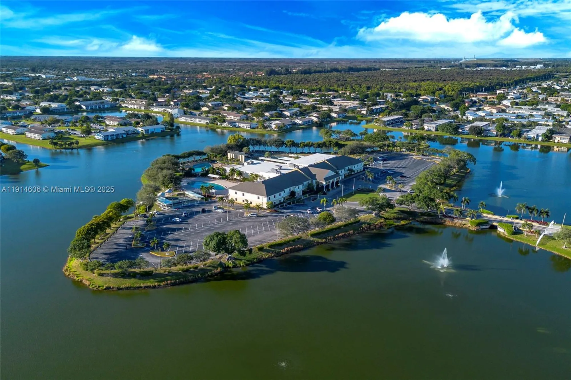 Property Slideshow image 42 of 53 | 18 golfs edge d, West Palm Beach, FL, 33417