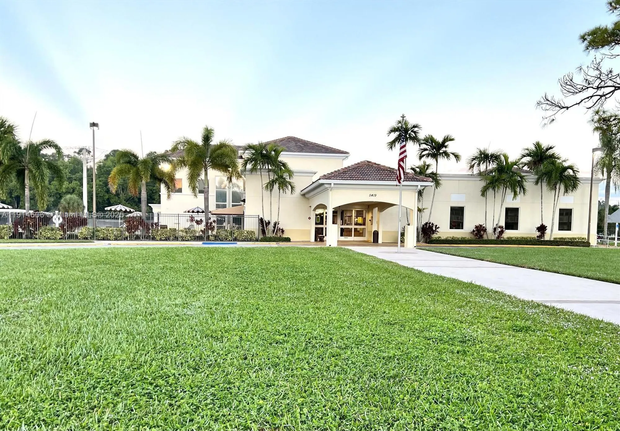 Property Slideshow image 50 of 53 | 18 golfs edge d, West Palm Beach, FL, 33417