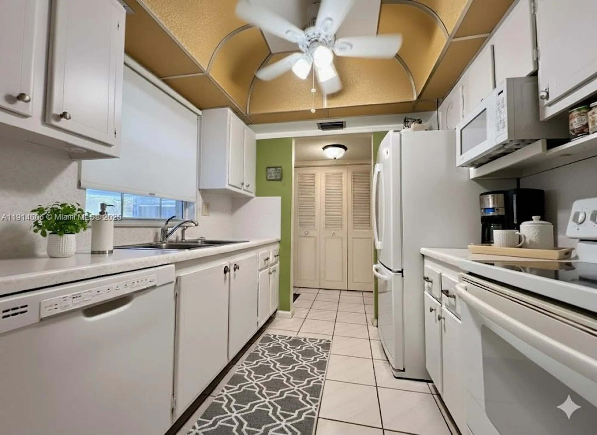 Property Slideshow image 6 of 53 | 18 golfs edge d, West Palm Beach, FL, 33417