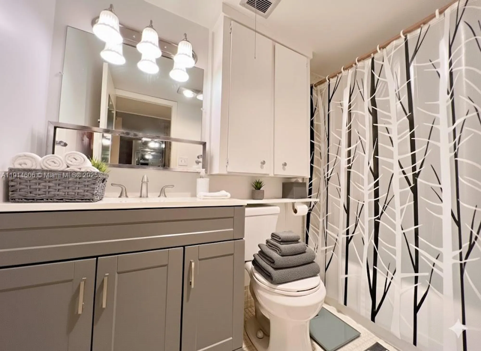 Property Slideshow image 9 of 53 | 18 golfs edge d, West Palm Beach, FL, 33417