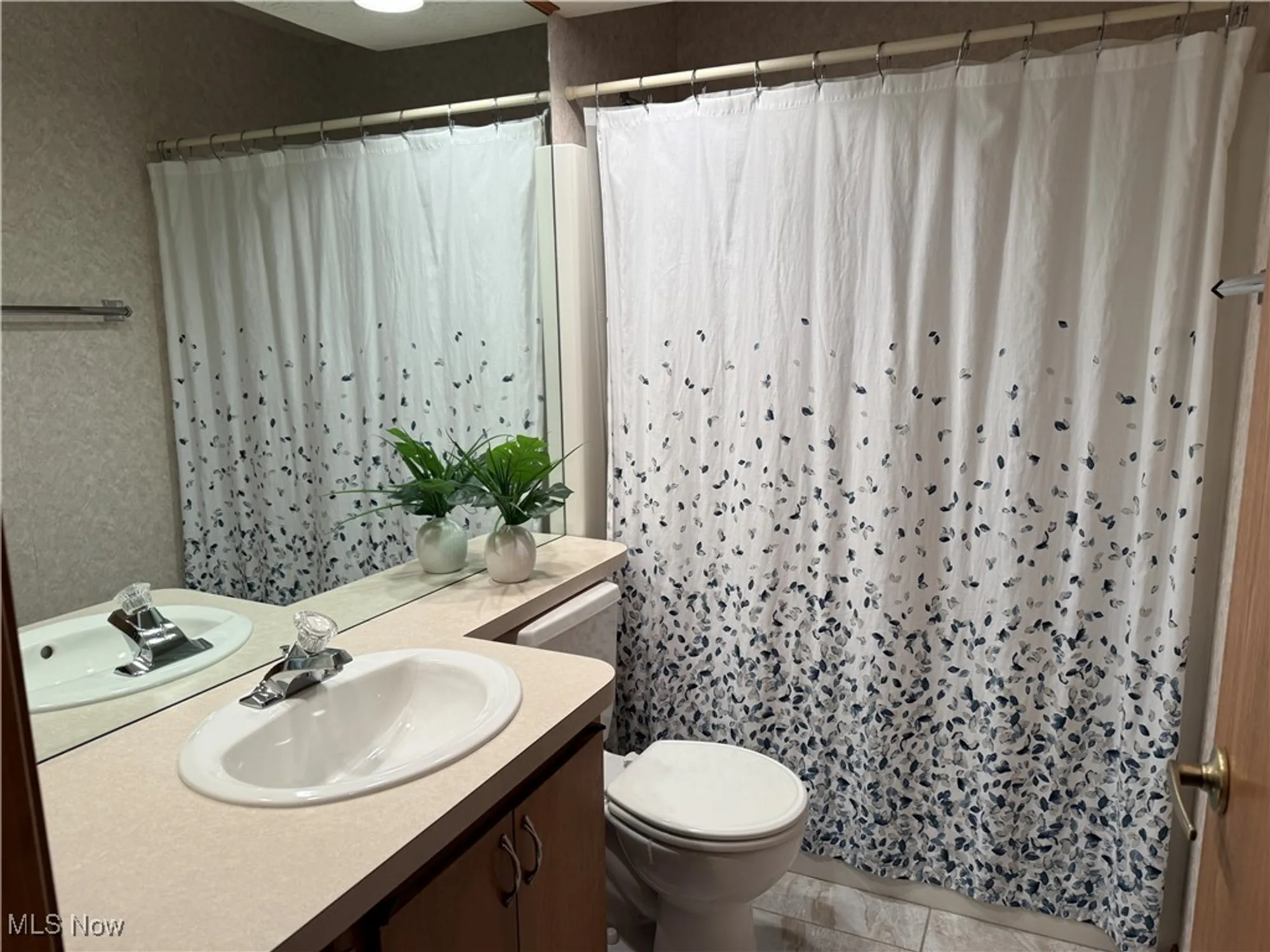 Property Slideshow image 28 of 37 | 32913 woodstone cir, North Ridgeville, OH, 44039