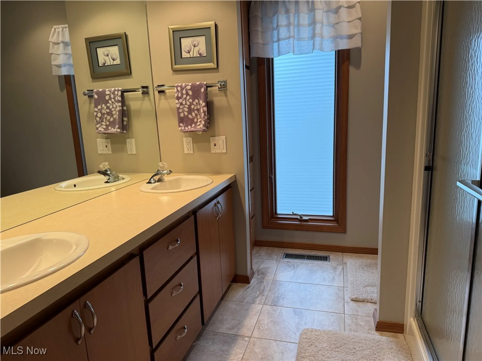 Property Slideshow image 21 of 37 | 32913 woodstone cir, North Ridgeville, OH, 44039