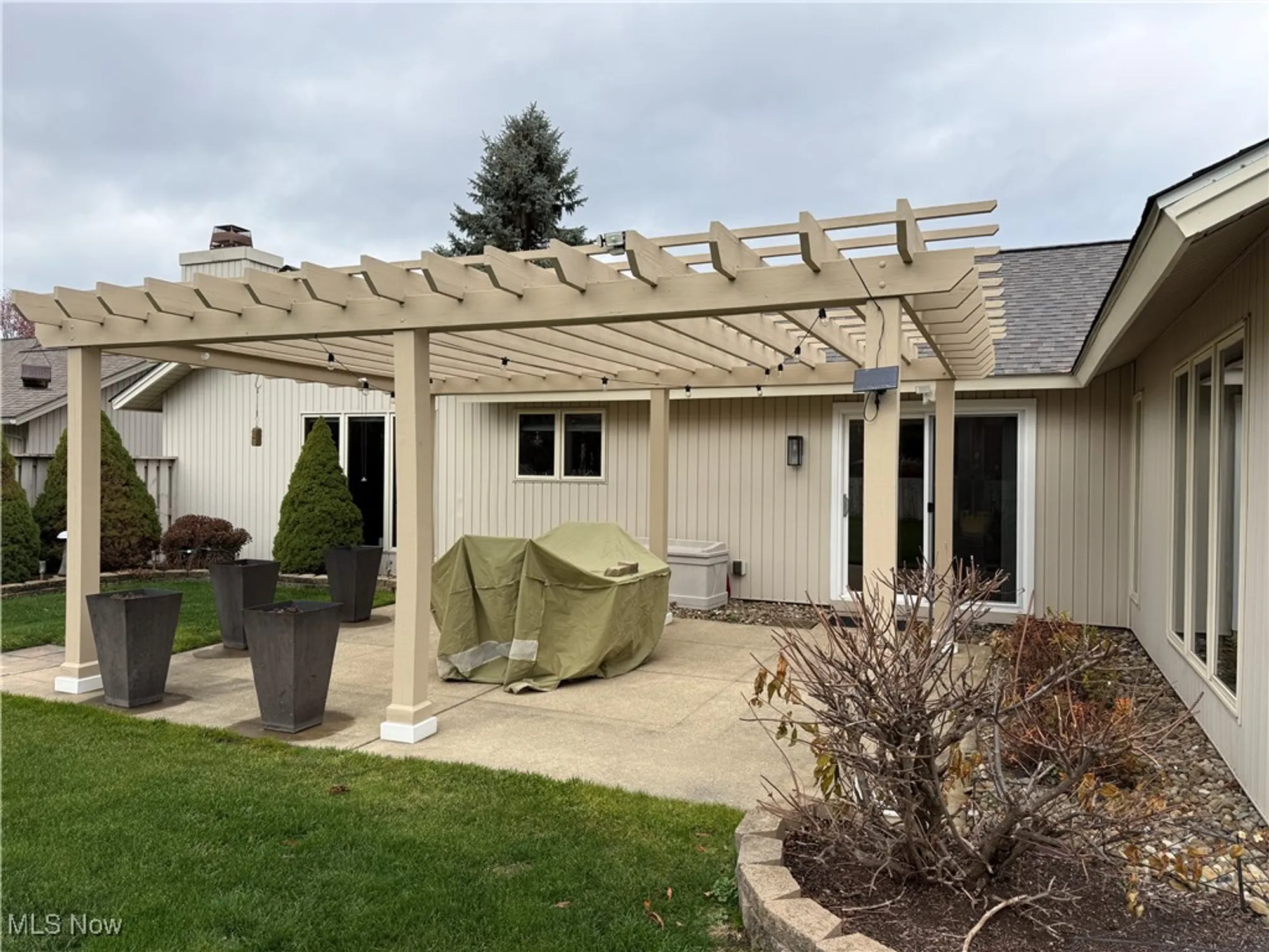 Property Slideshow image 4 of 37 | 32913 woodstone cir, North Ridgeville, OH, 44039