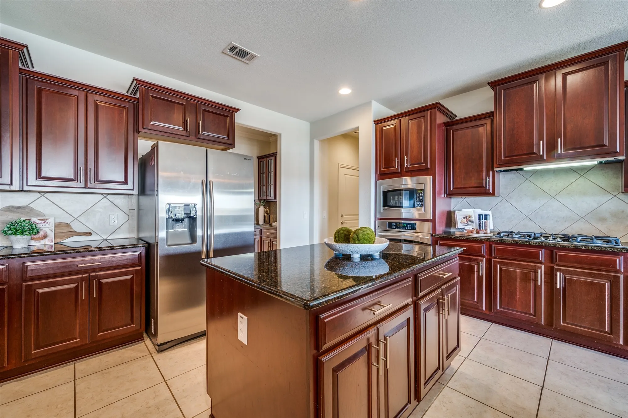 Property Slideshow image 11 of 30 | 1175 harbor springs dr, Frisco, TX, 75036
