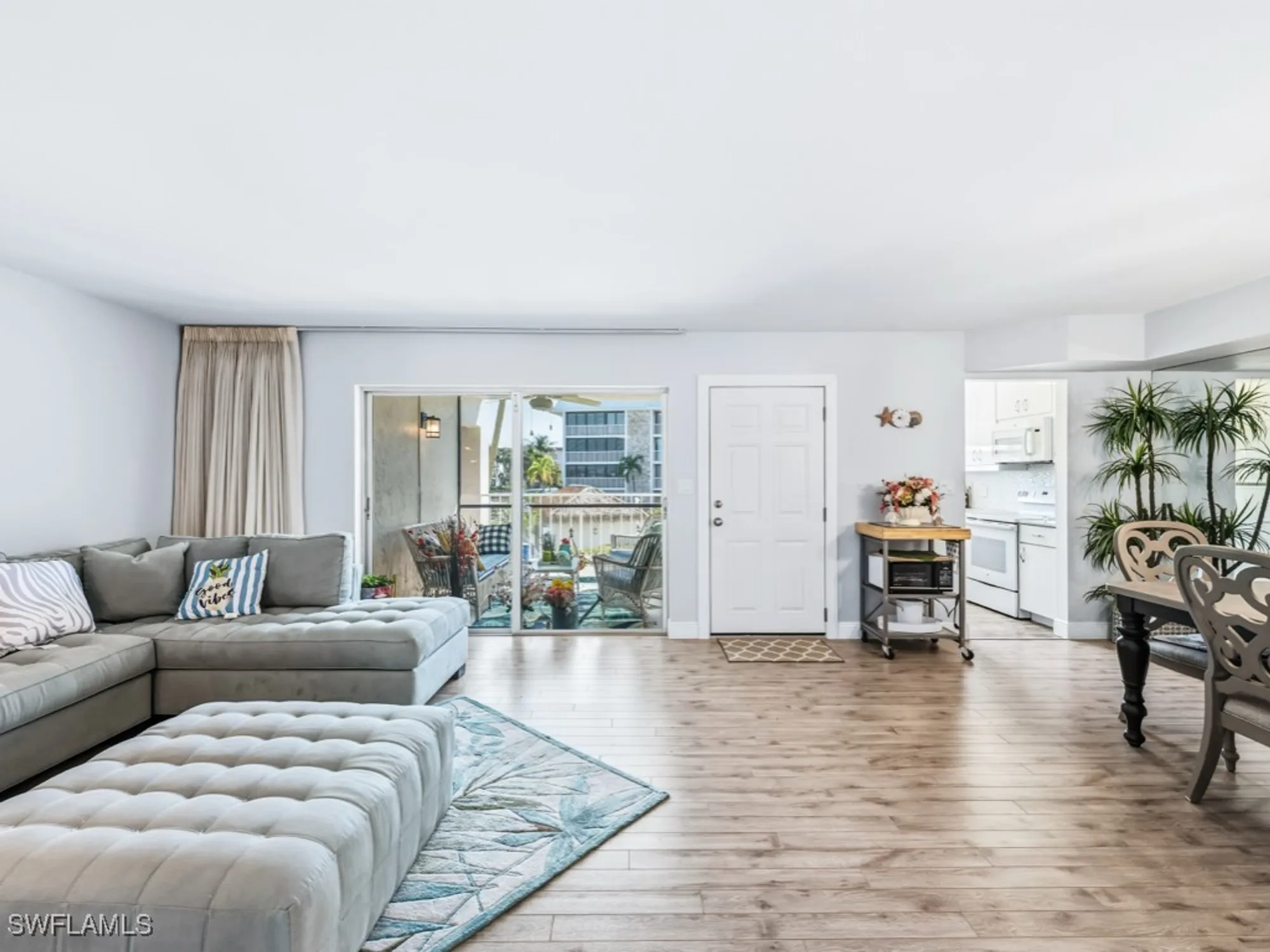 Property Slideshow image 15 of 26 | 3000 gulf shore blvd 202, Naples, FL, 34103