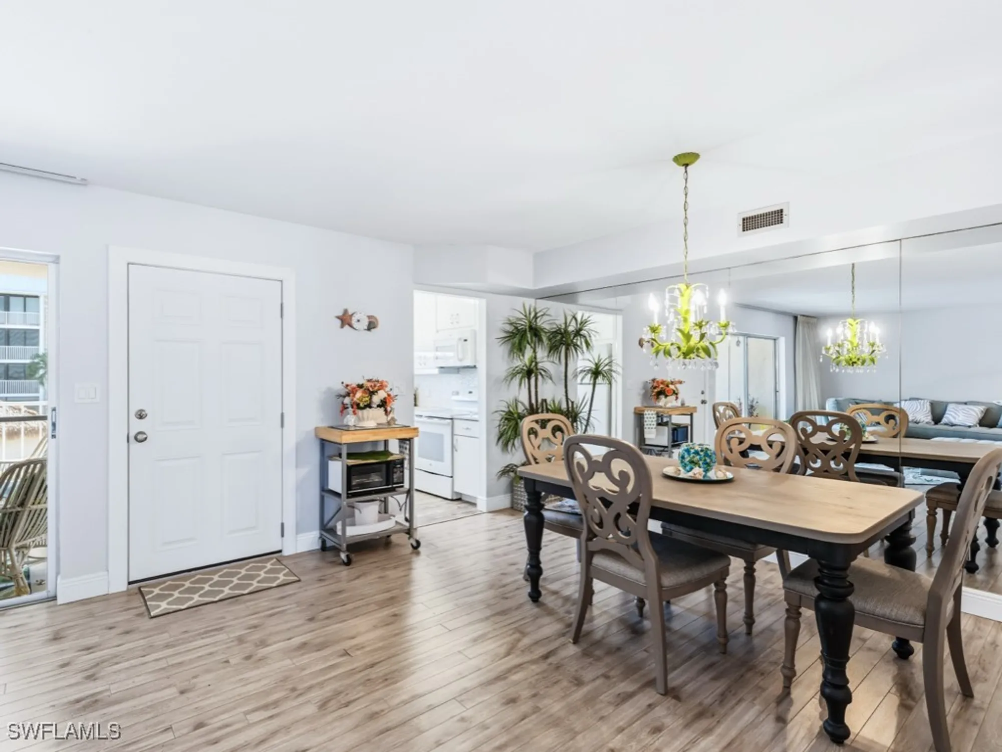 Property Slideshow image 16 of 26 | 3000 gulf shore blvd 202, Naples, FL, 34103