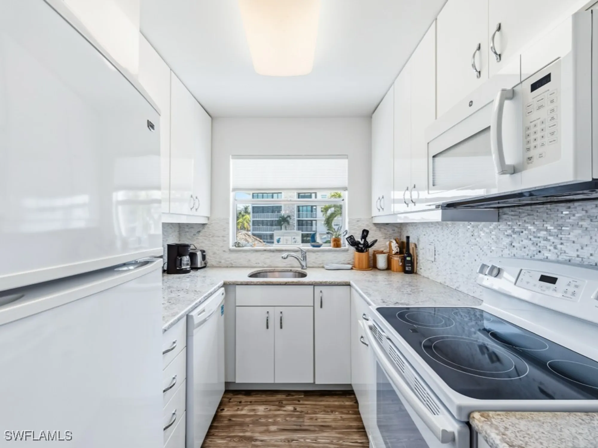 Property Slideshow image 17 of 26 | 3000 gulf shore blvd 202, Naples, FL, 34103