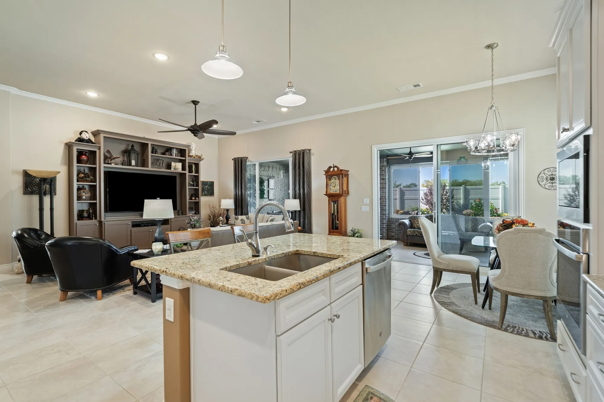 Property Slideshow image 14 of 32 | 9720 silver rock way, Denton, TX, 76207